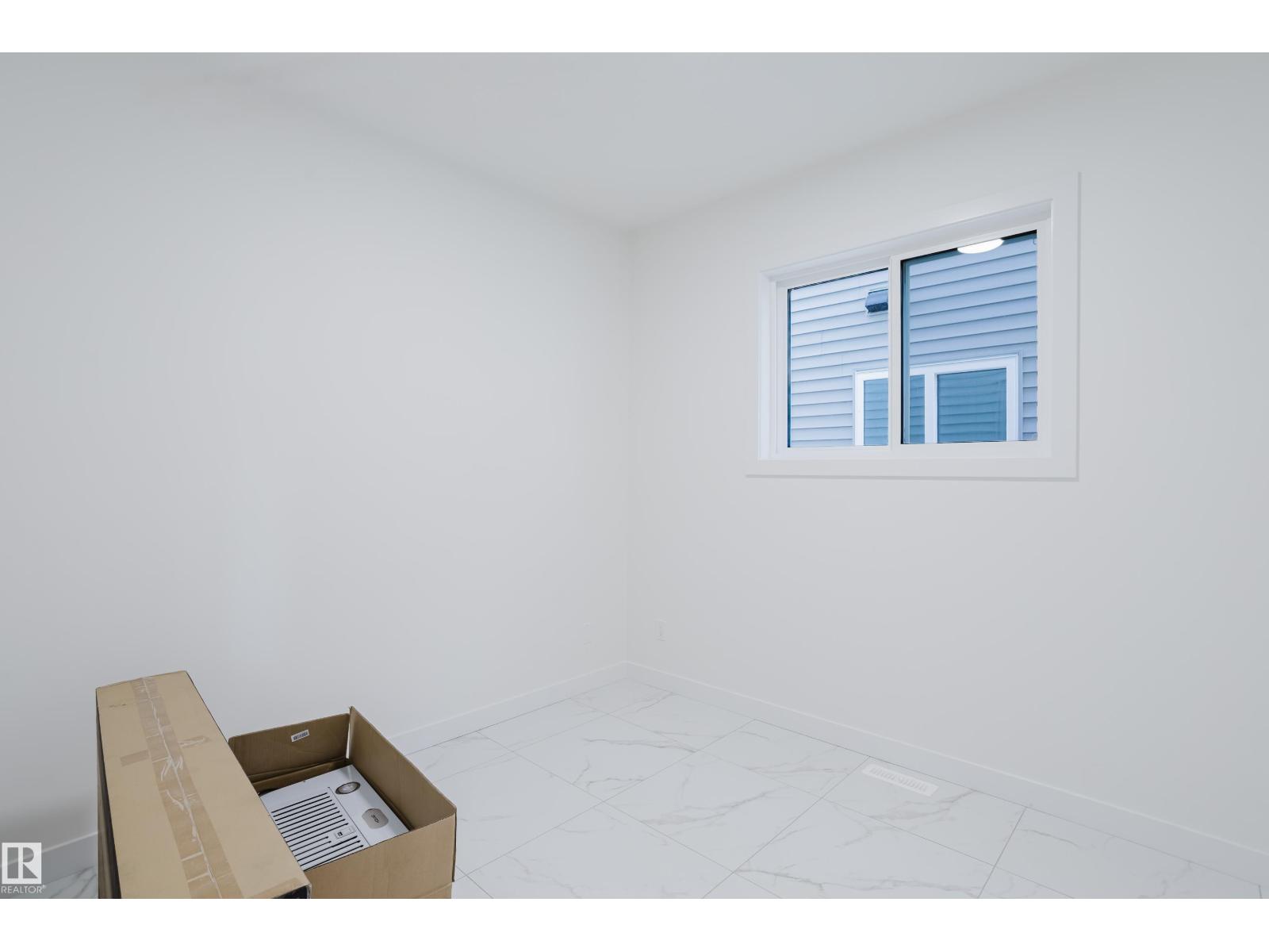 Photo 6 of 927 19 Av Nw, Edmonton AB