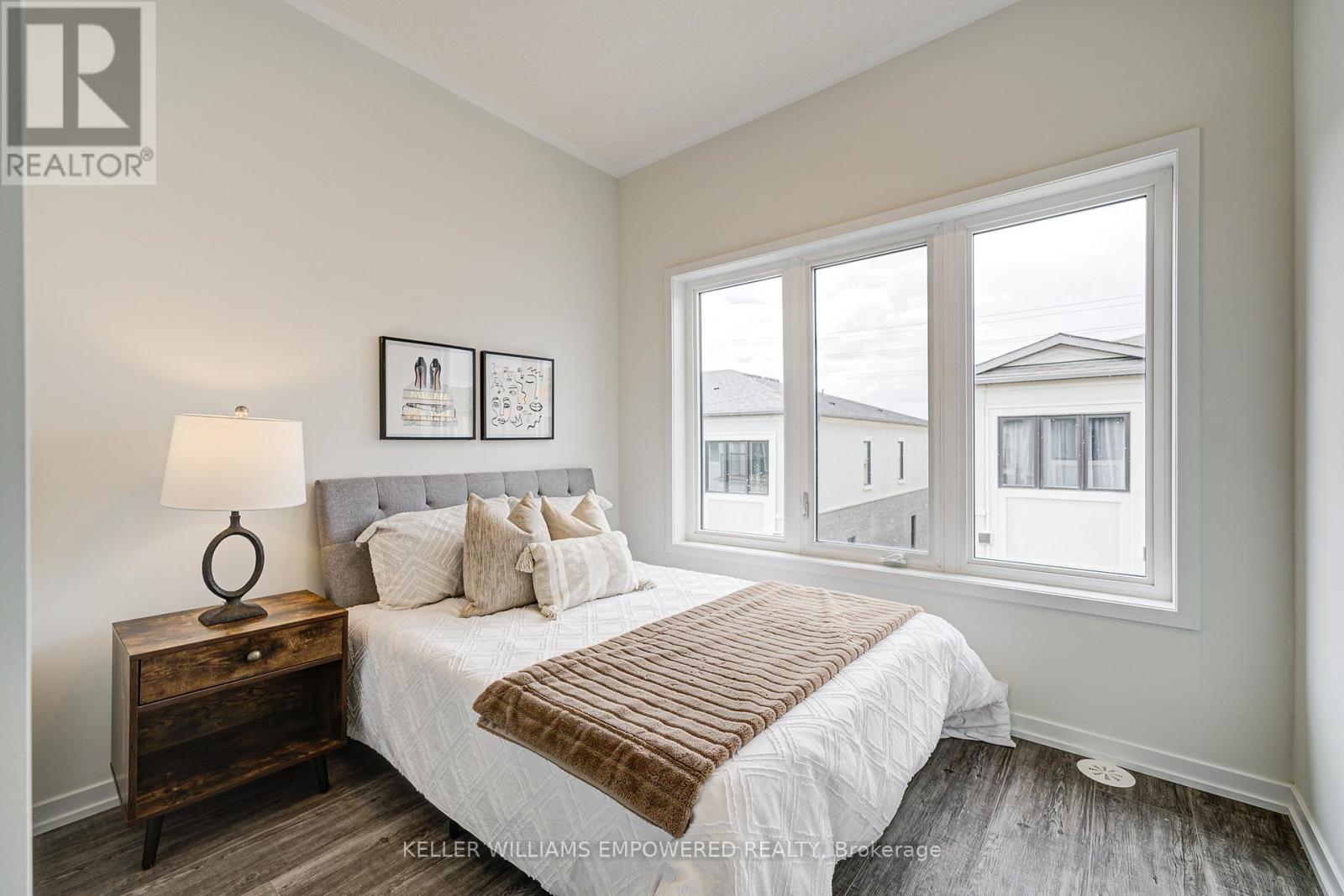 Photo 13 of 73 Matawin Lane, Richmond Hill ON