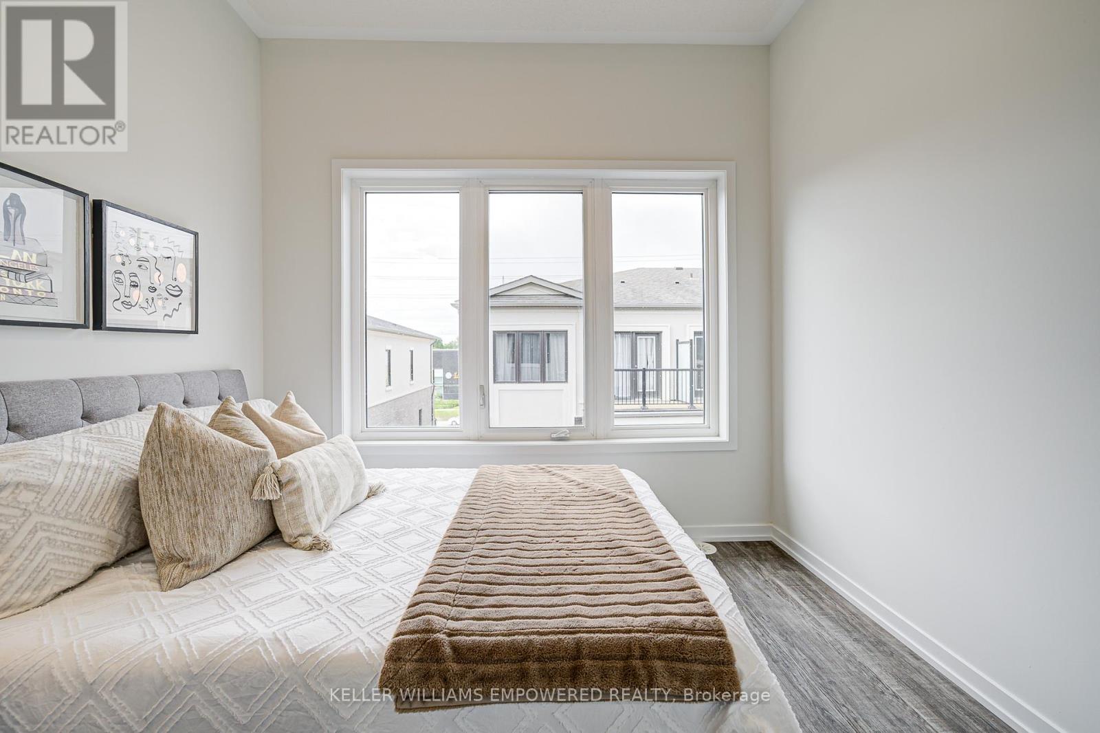 Photo 14 of 73 Matawin Lane, Richmond Hill ON