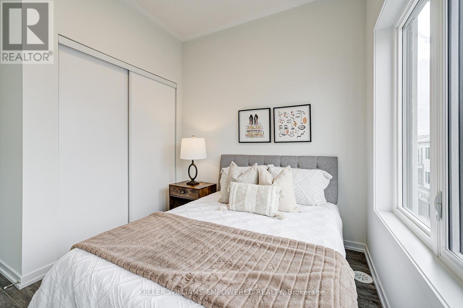 Photo 16 of 73 Matawin Lane, Richmond Hill ON