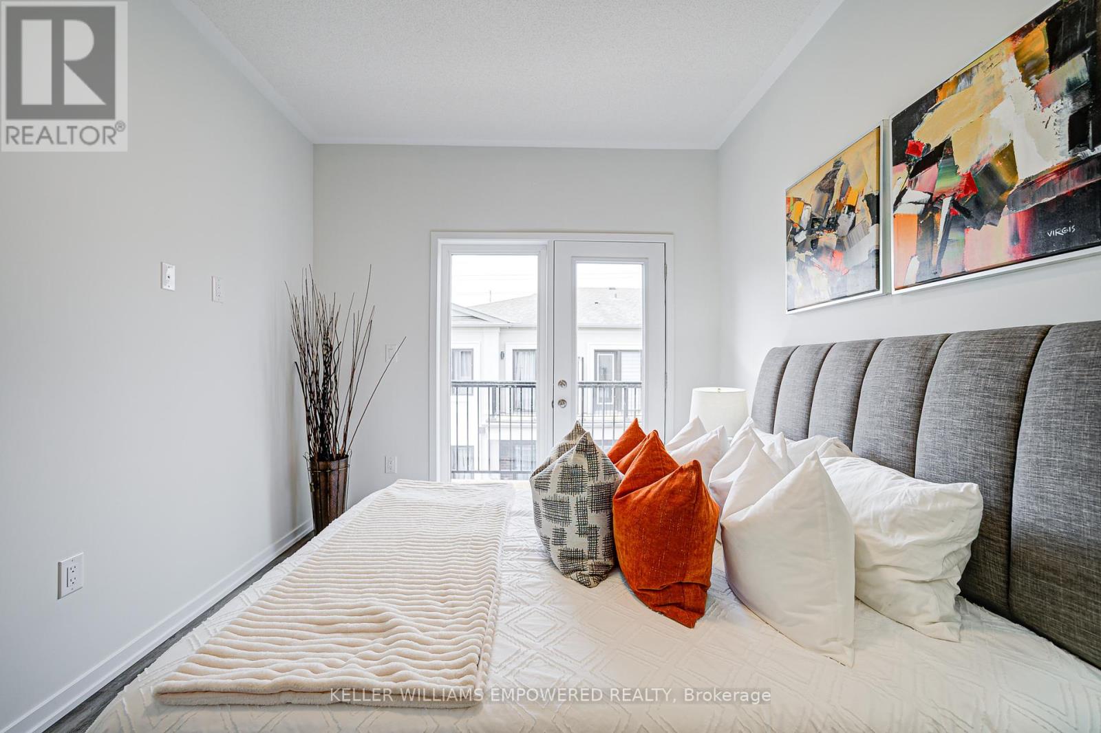 Photo 18 of 73 Matawin Lane, Richmond Hill ON