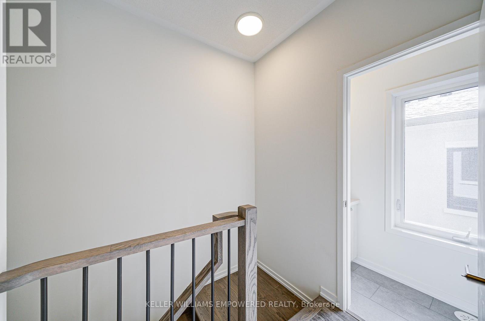 Photo 19 of 73 Matawin Lane, Richmond Hill ON