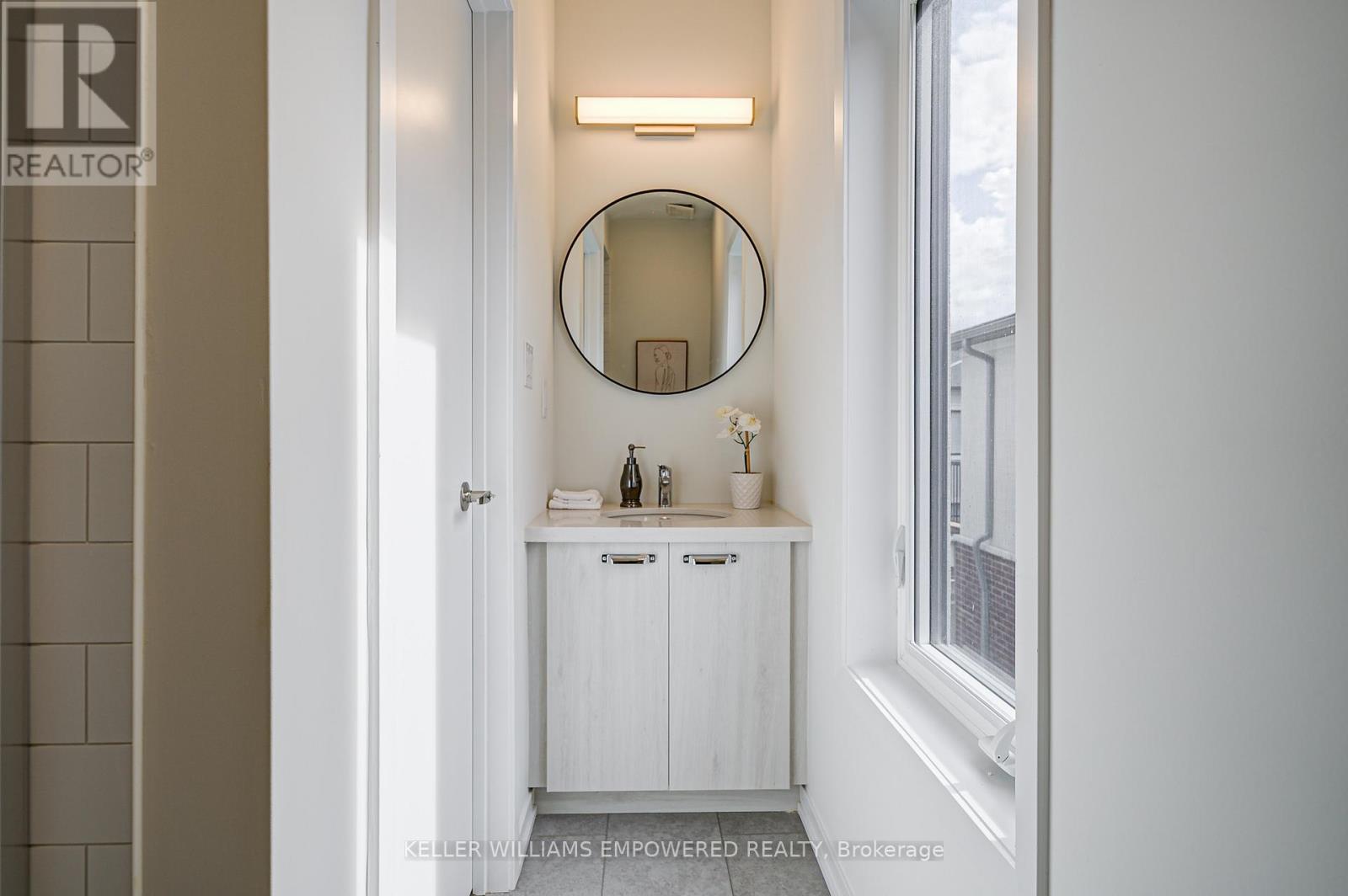 Photo 20 of 73 Matawin Lane, Richmond Hill ON
