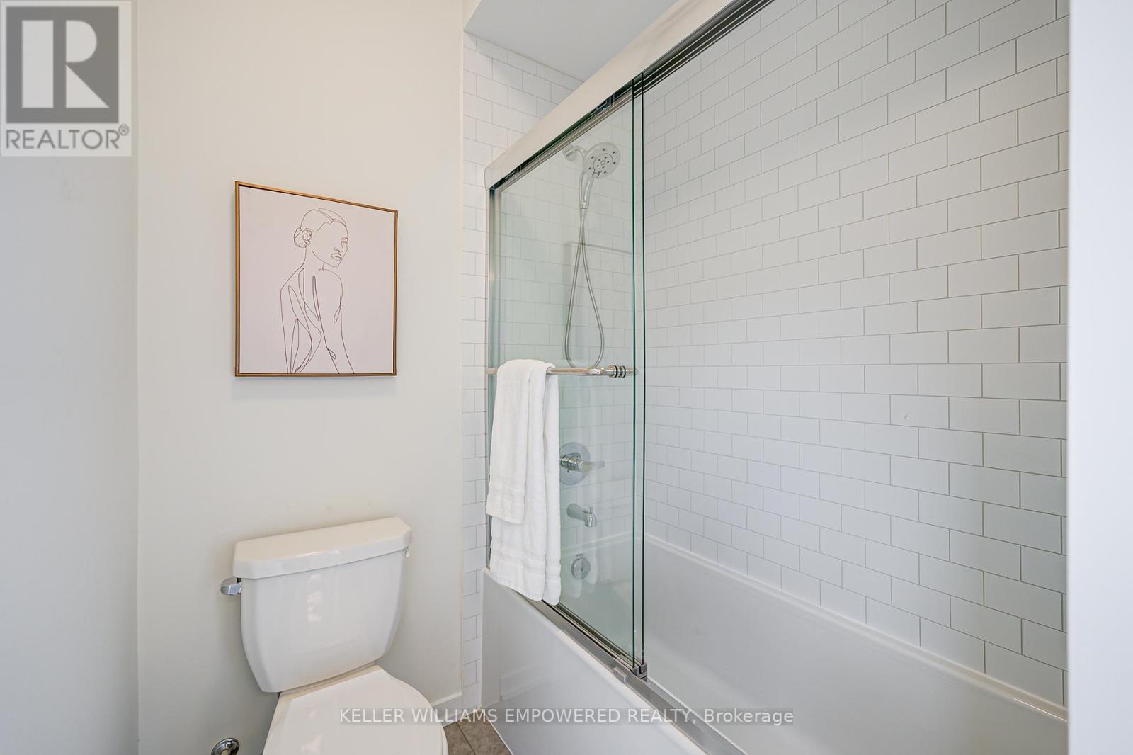Photo 21 of 73 Matawin Lane, Richmond Hill ON