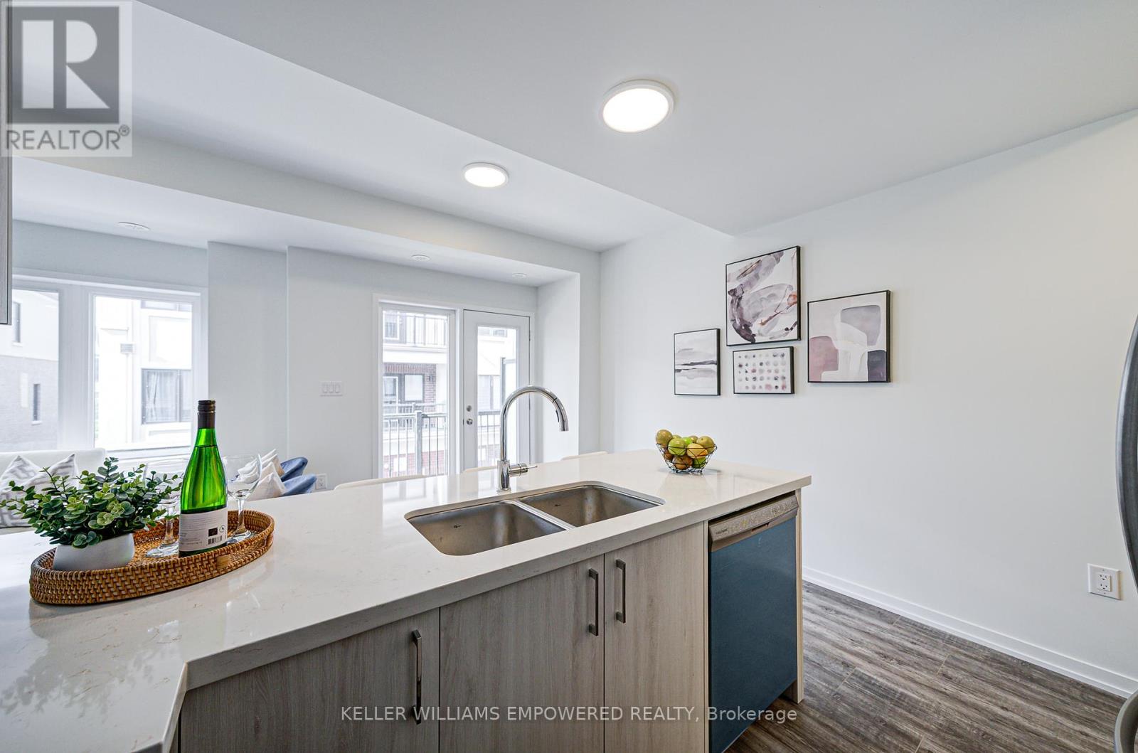 Photo 22 of 73 Matawin Lane, Richmond Hill ON