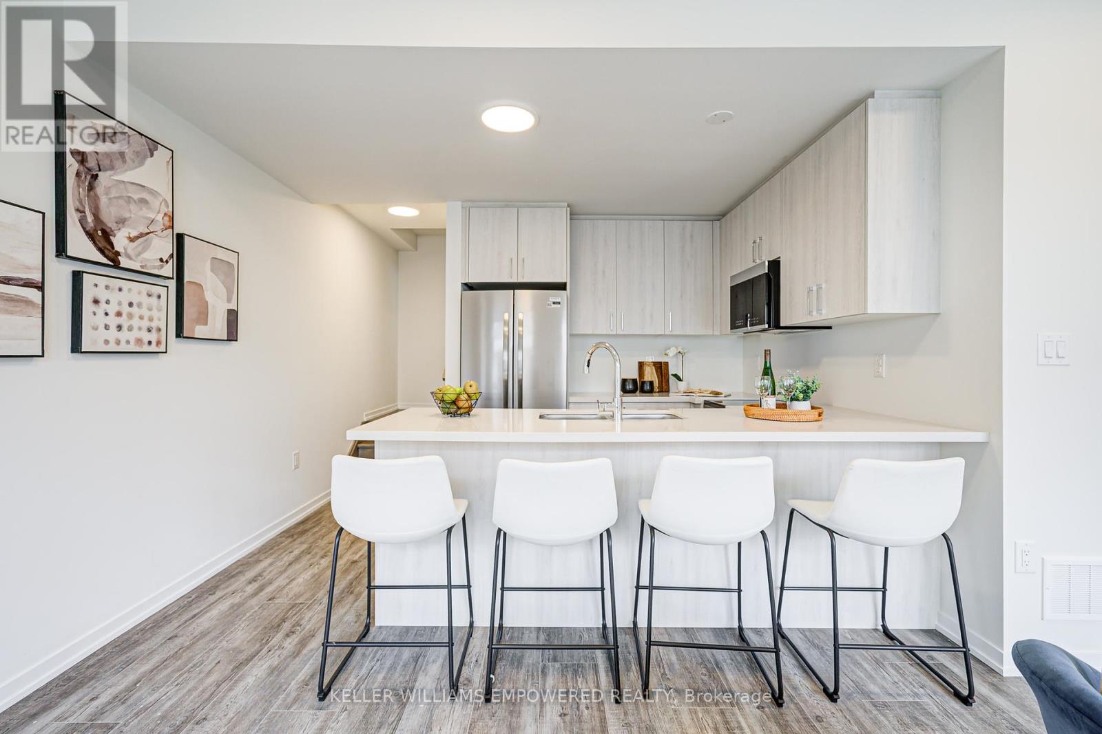 Photo 25 of 73 Matawin Lane, Richmond Hill ON