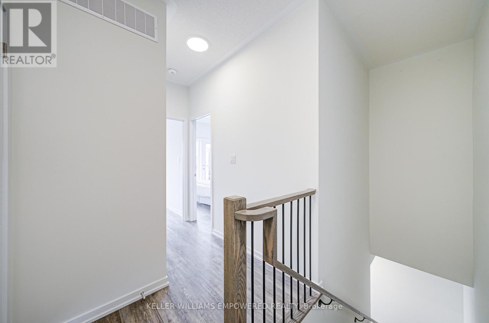 Photo 27 of 73 Matawin Lane, Richmond Hill ON