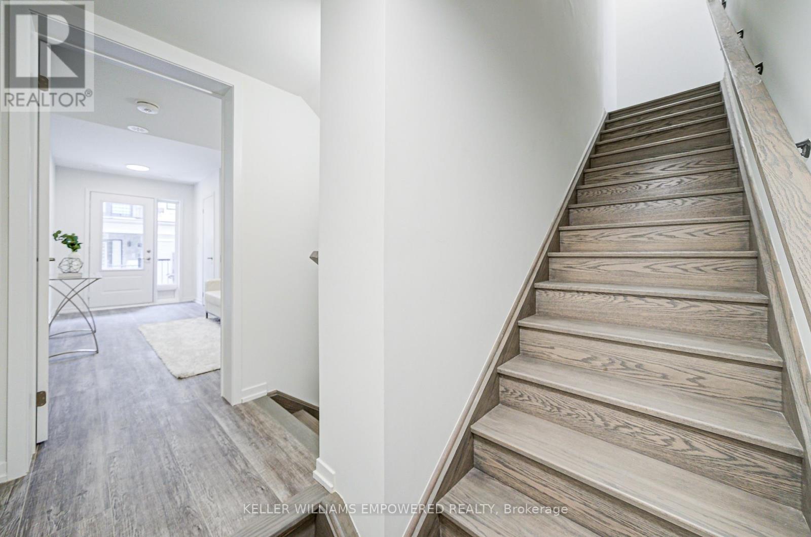 Photo 32 of 73 Matawin Lane, Richmond Hill ON