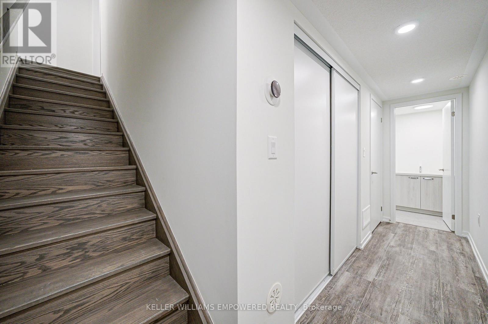 Photo 33 of 73 Matawin Lane, Richmond Hill ON