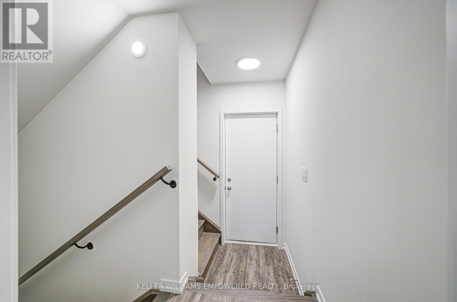 Photo 37 of 73 Matawin Lane, Richmond Hill ON