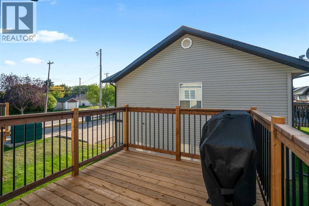 Photo 16 of 36 5302 47 Street E, Camrose AB