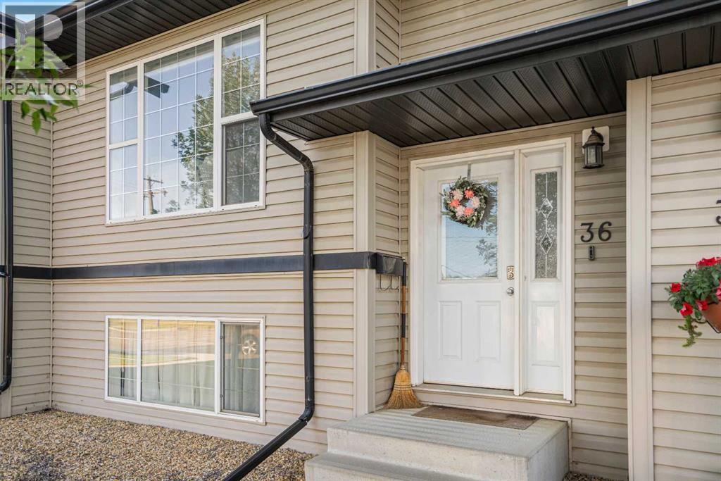 Photo 8 of 36 5302 47 Street E, Camrose AB