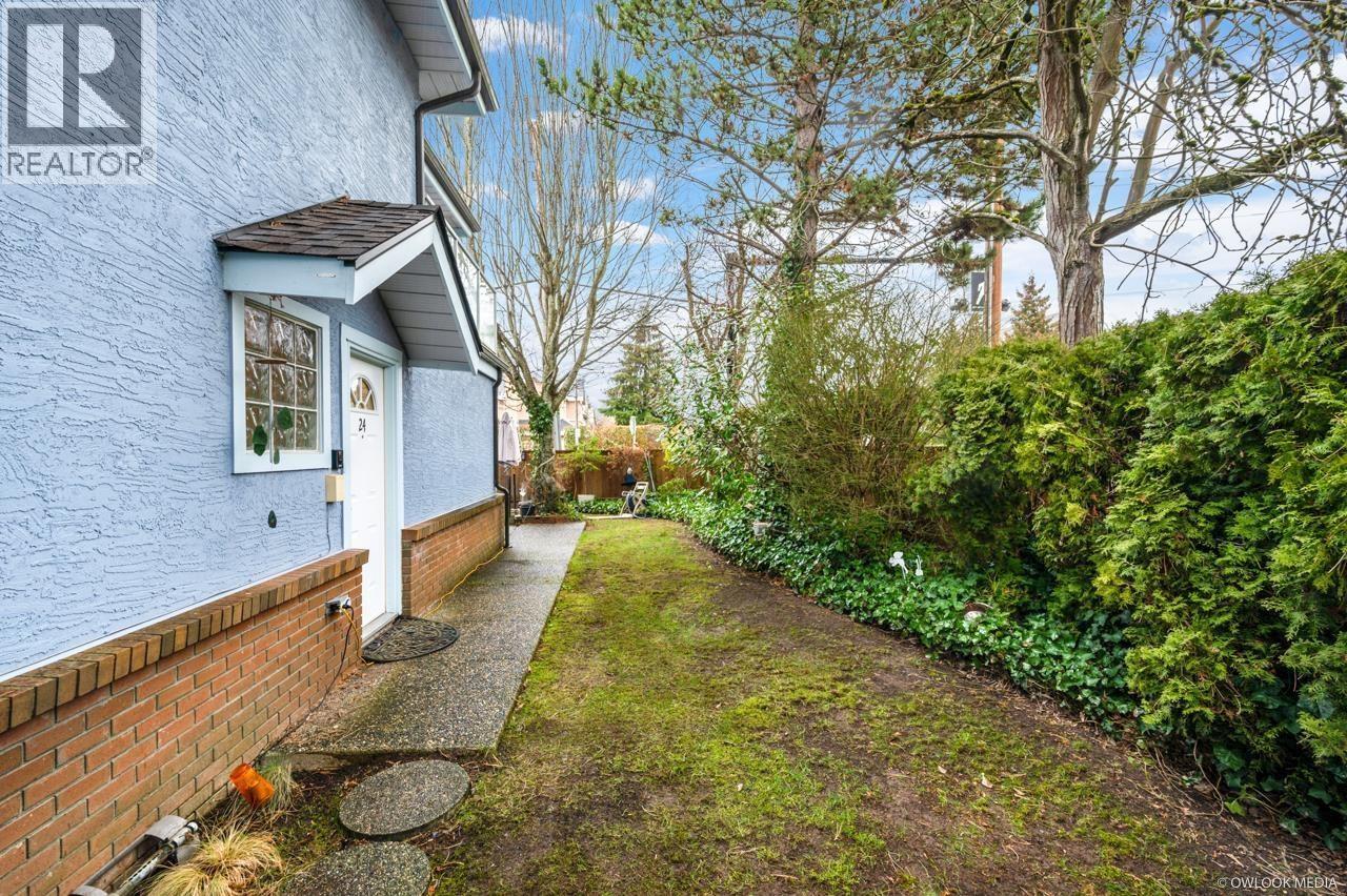 Photo 7 of 24 8780 Bennett Road, Richmond BC