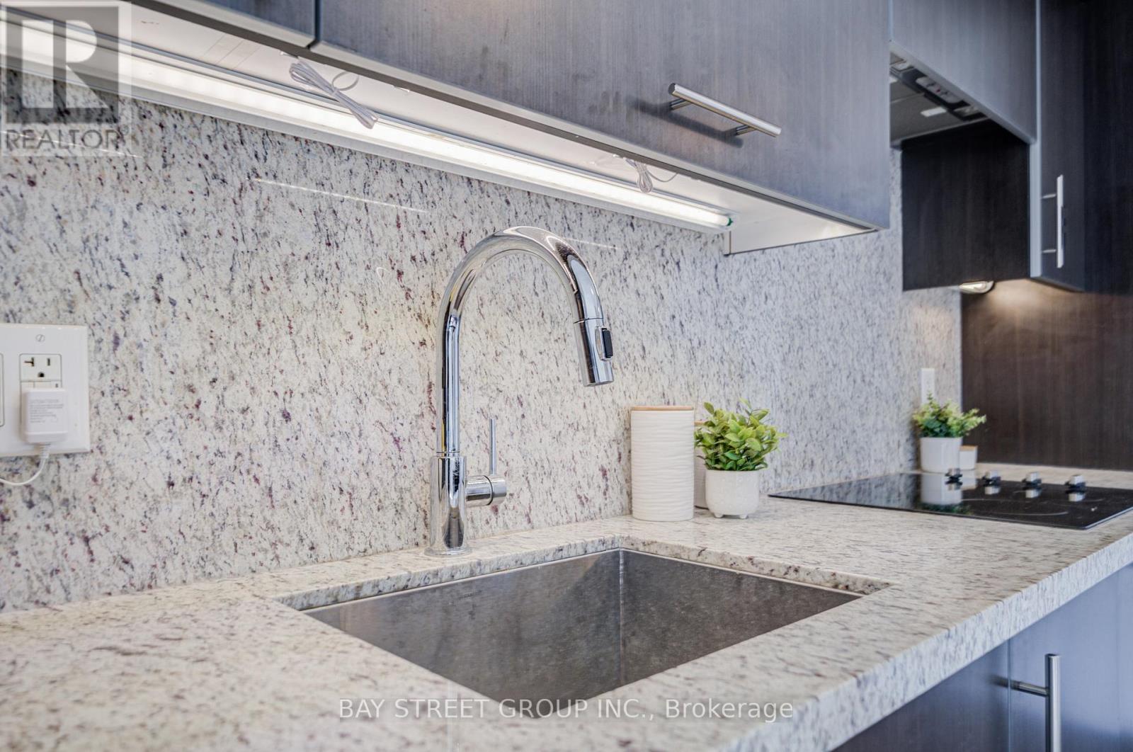 Photo 14 of 2019 5 Sheppard Avenue E, Toronto ON