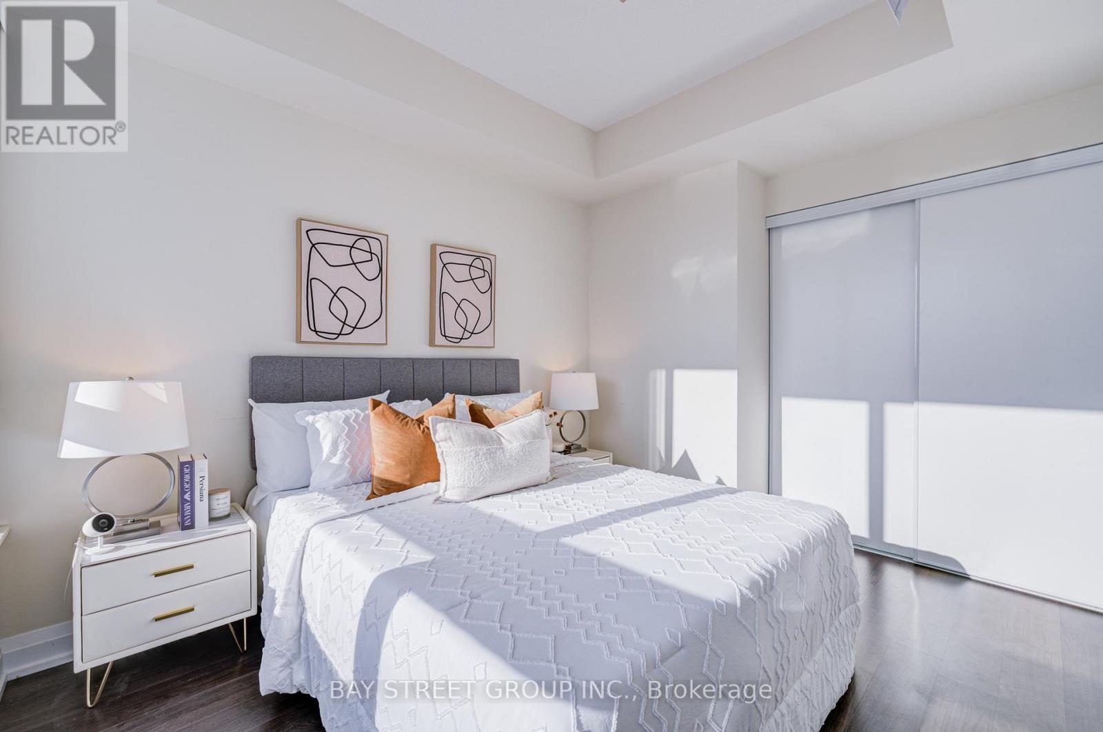 Photo 30 of 2019 5 Sheppard Avenue E, Toronto ON