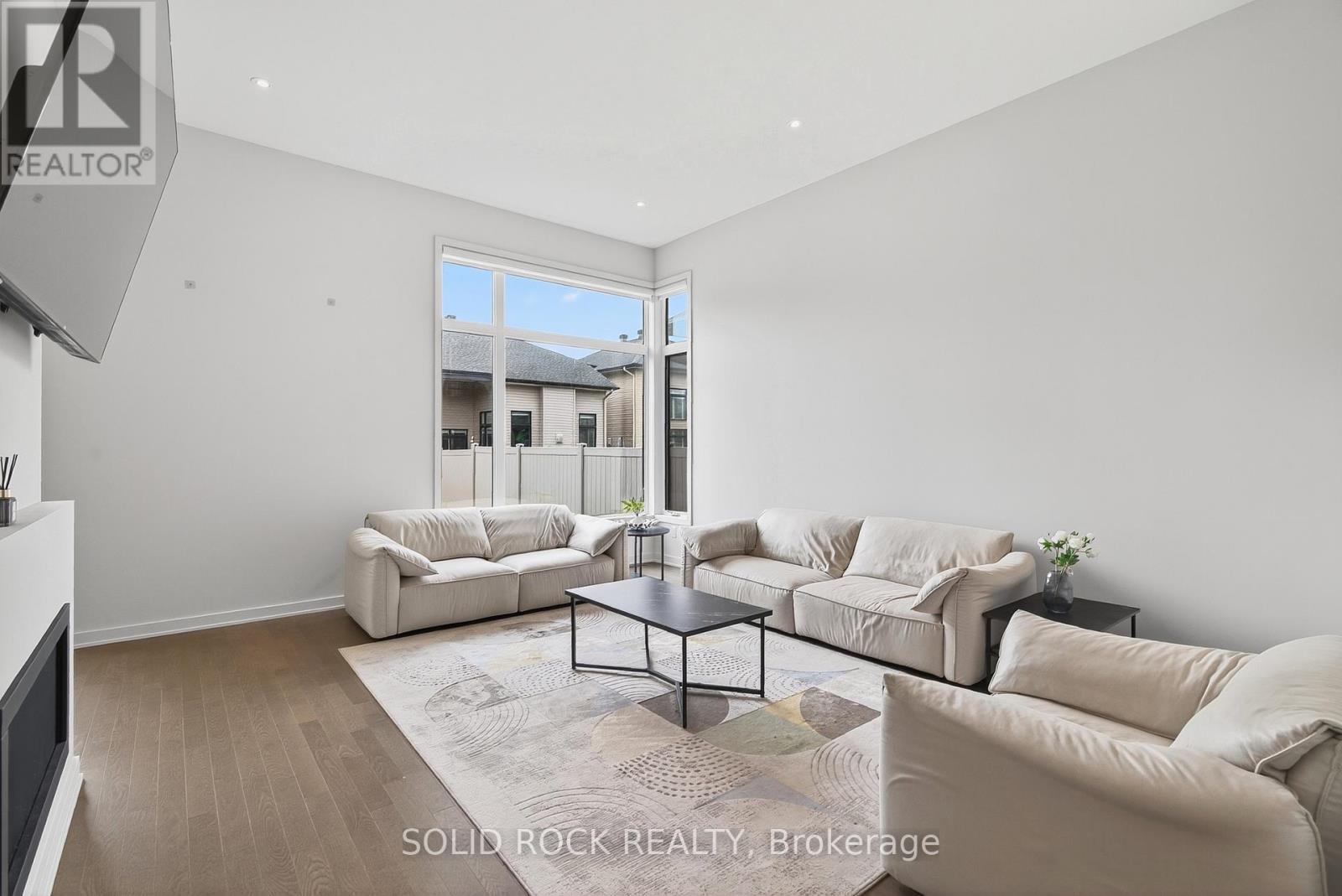 Photo 11 of 624 Odyssey Way, Ottawa ON