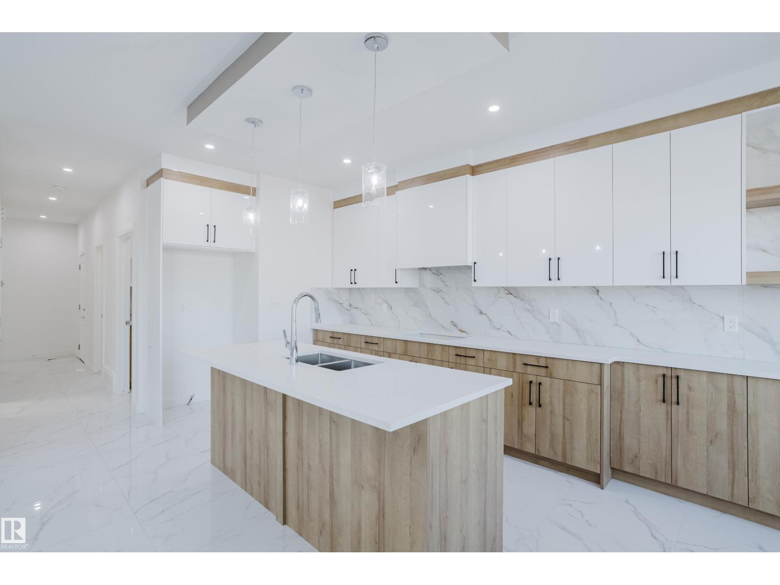 Photo 12 of 924 15 Av Nw, Edmonton AB