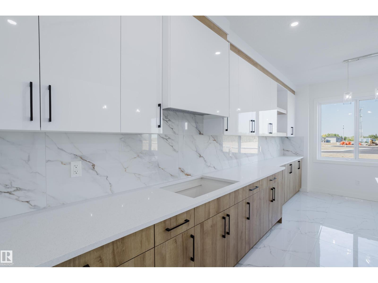Photo 13 of 924 15 Av Nw, Edmonton AB