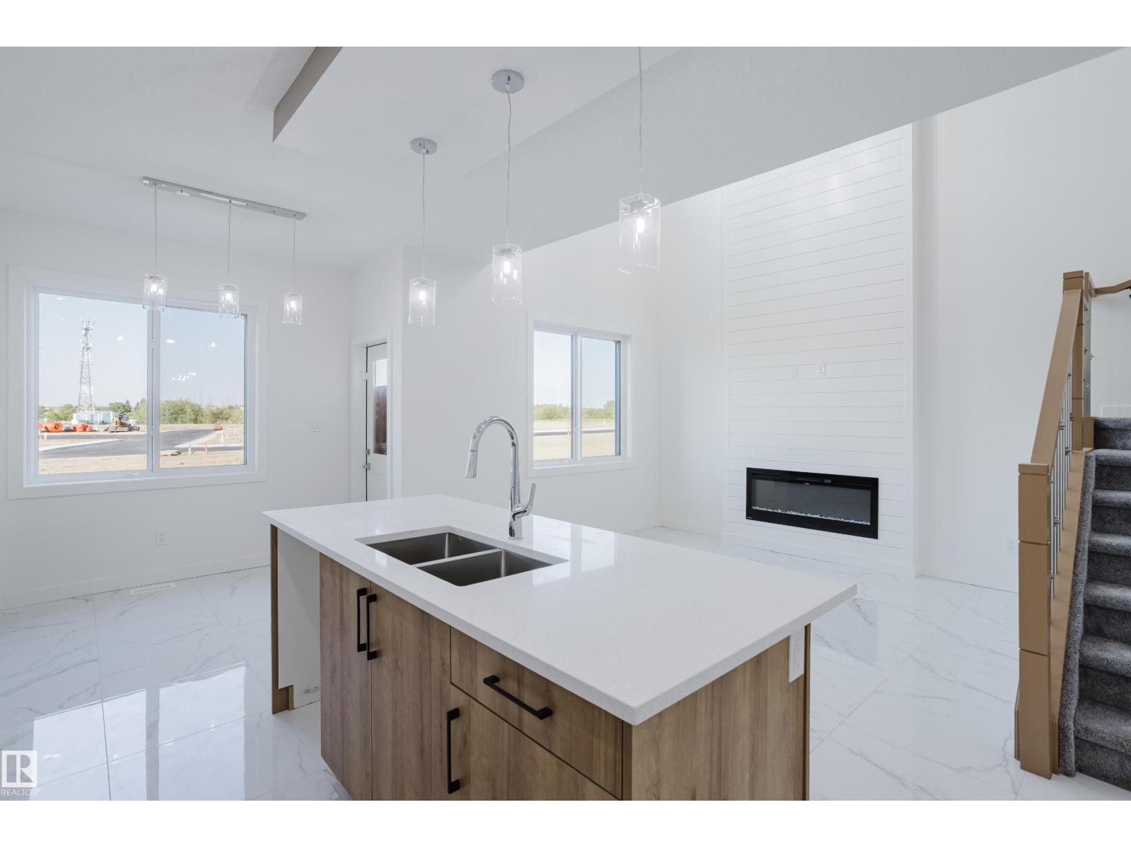 Photo 15 of 924 15 Av Nw, Edmonton AB