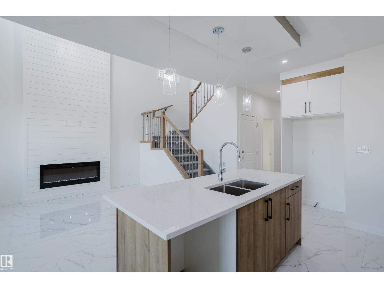 Photo 16 of 924 15 Av Nw, Edmonton AB