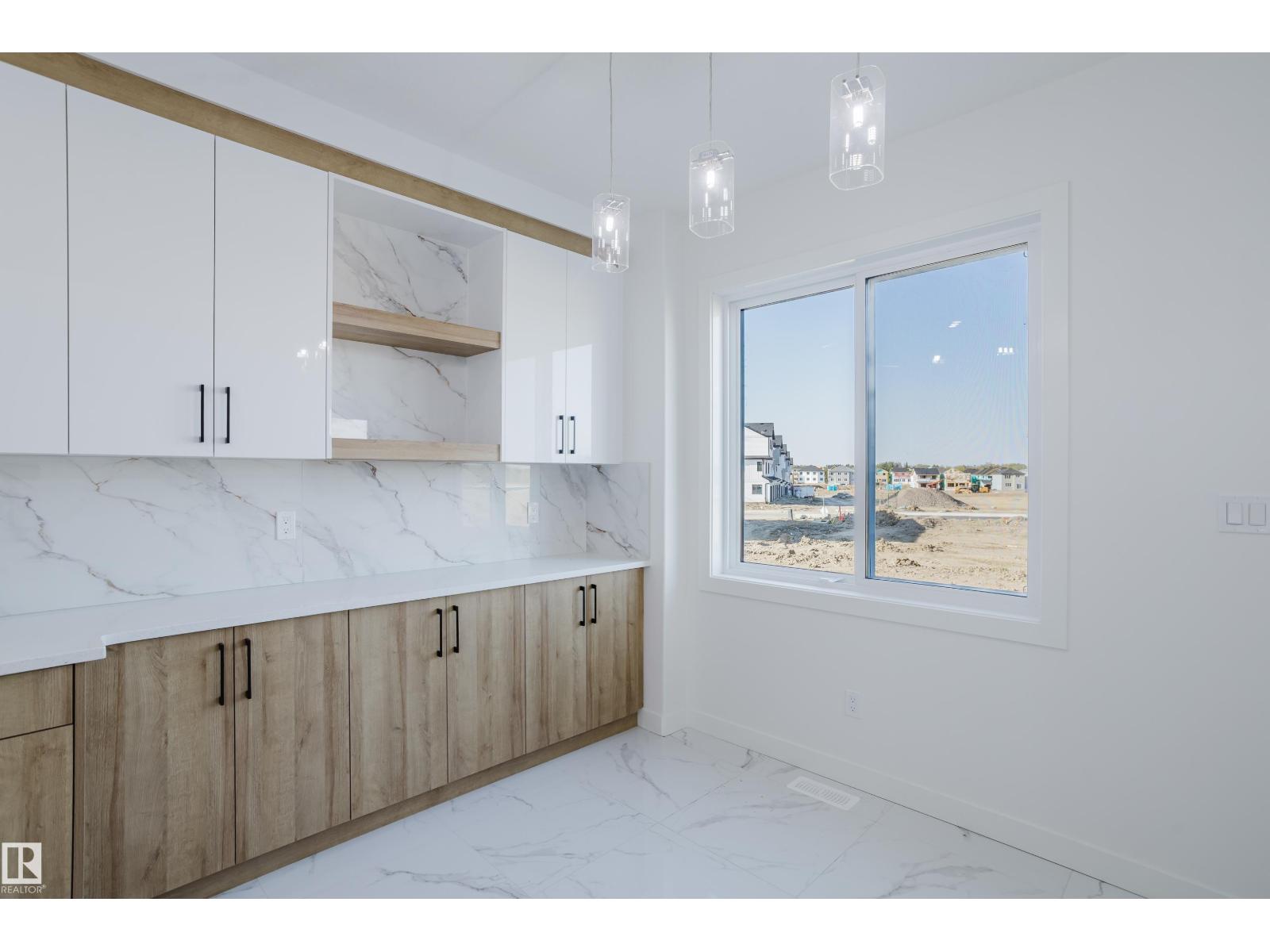 Photo 17 of 924 15 Av Nw, Edmonton AB