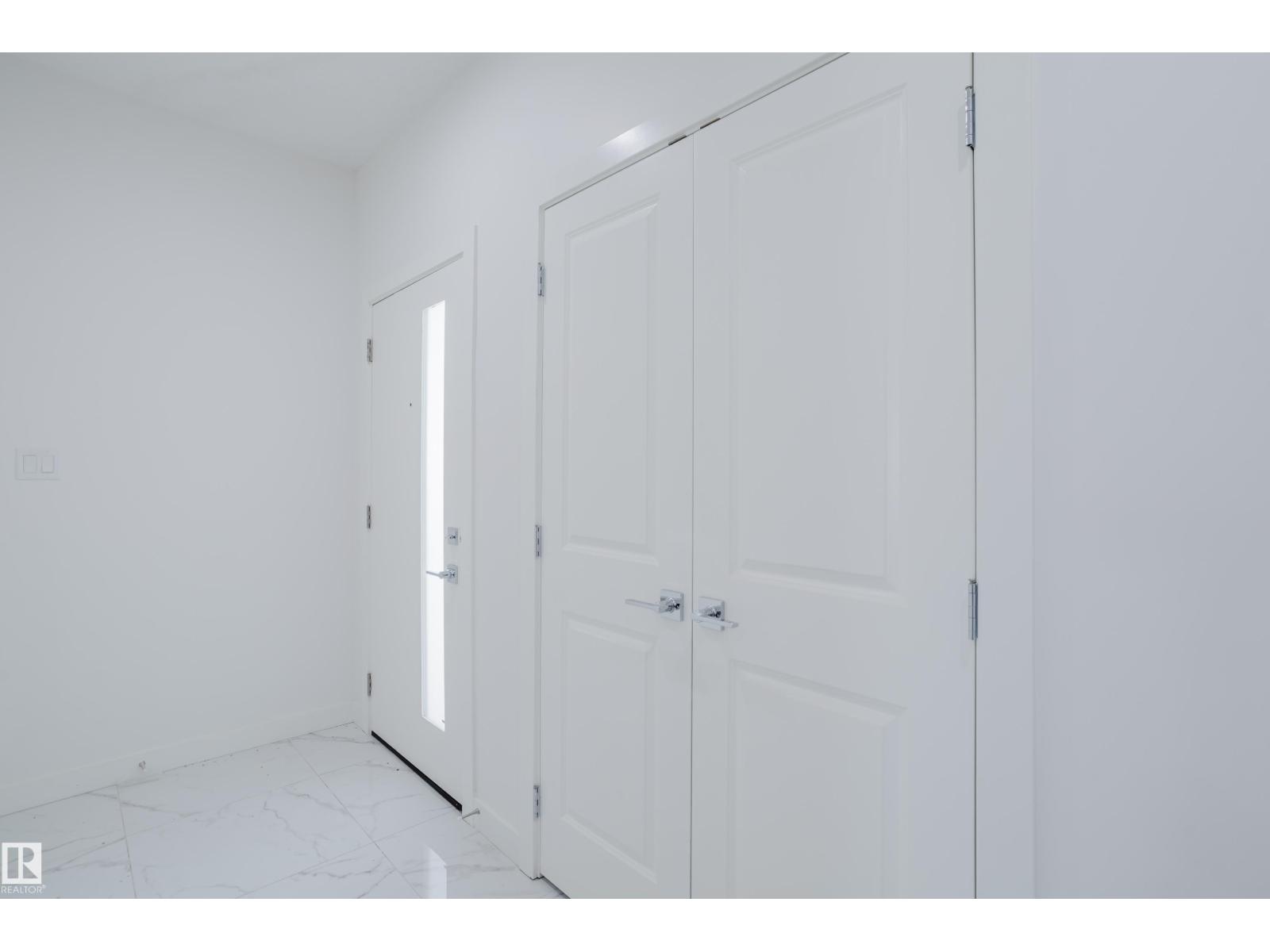 Photo 3 of 924 15 Av Nw, Edmonton AB