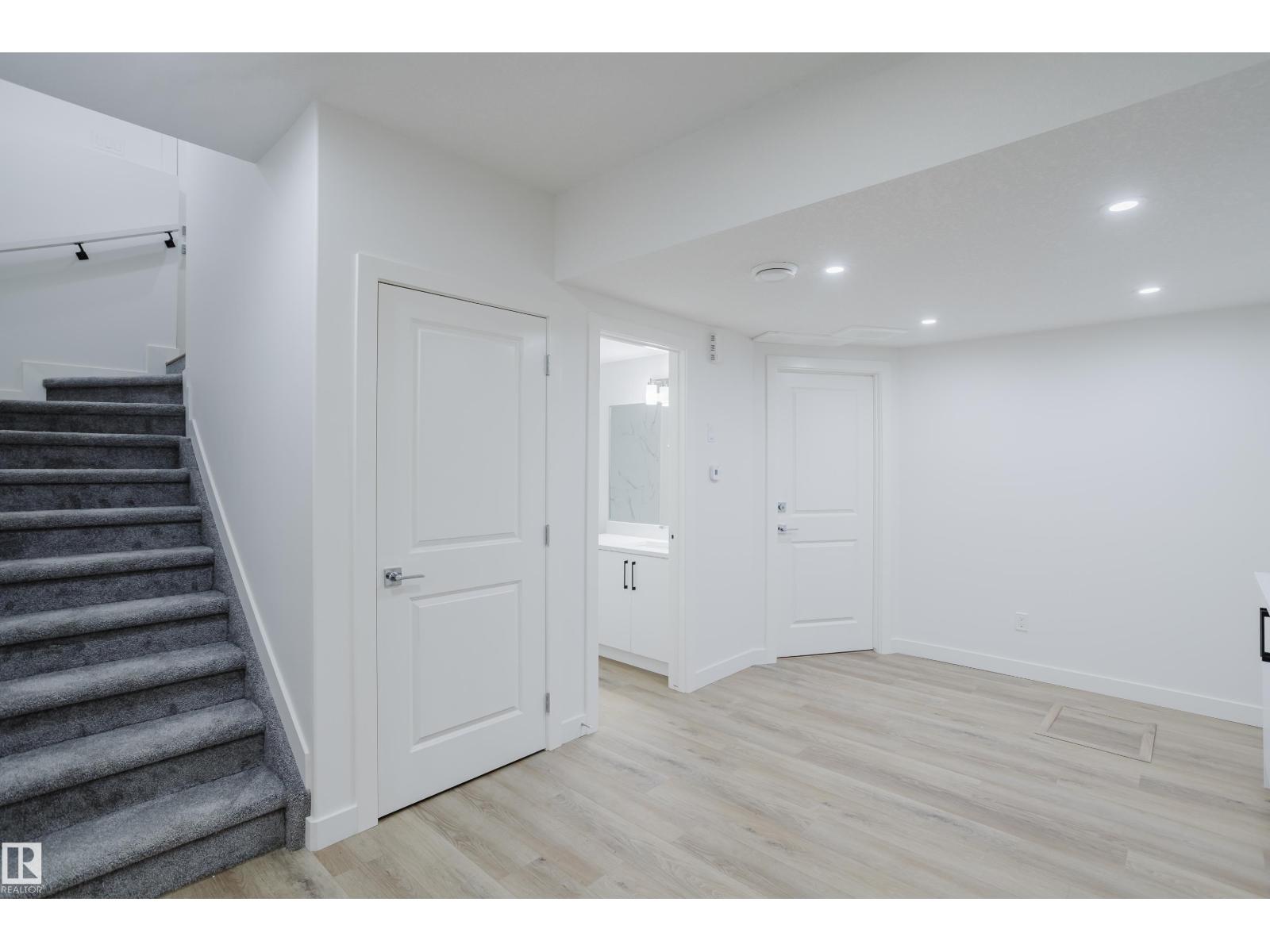 Photo 41 of 924 15 Av Nw, Edmonton AB