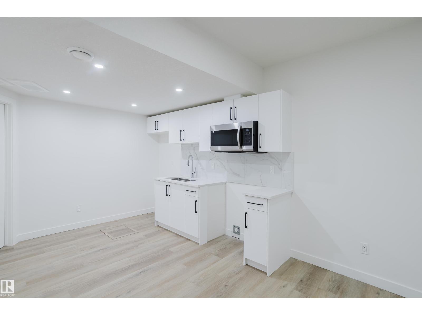Photo 42 of 924 15 Av Nw, Edmonton AB