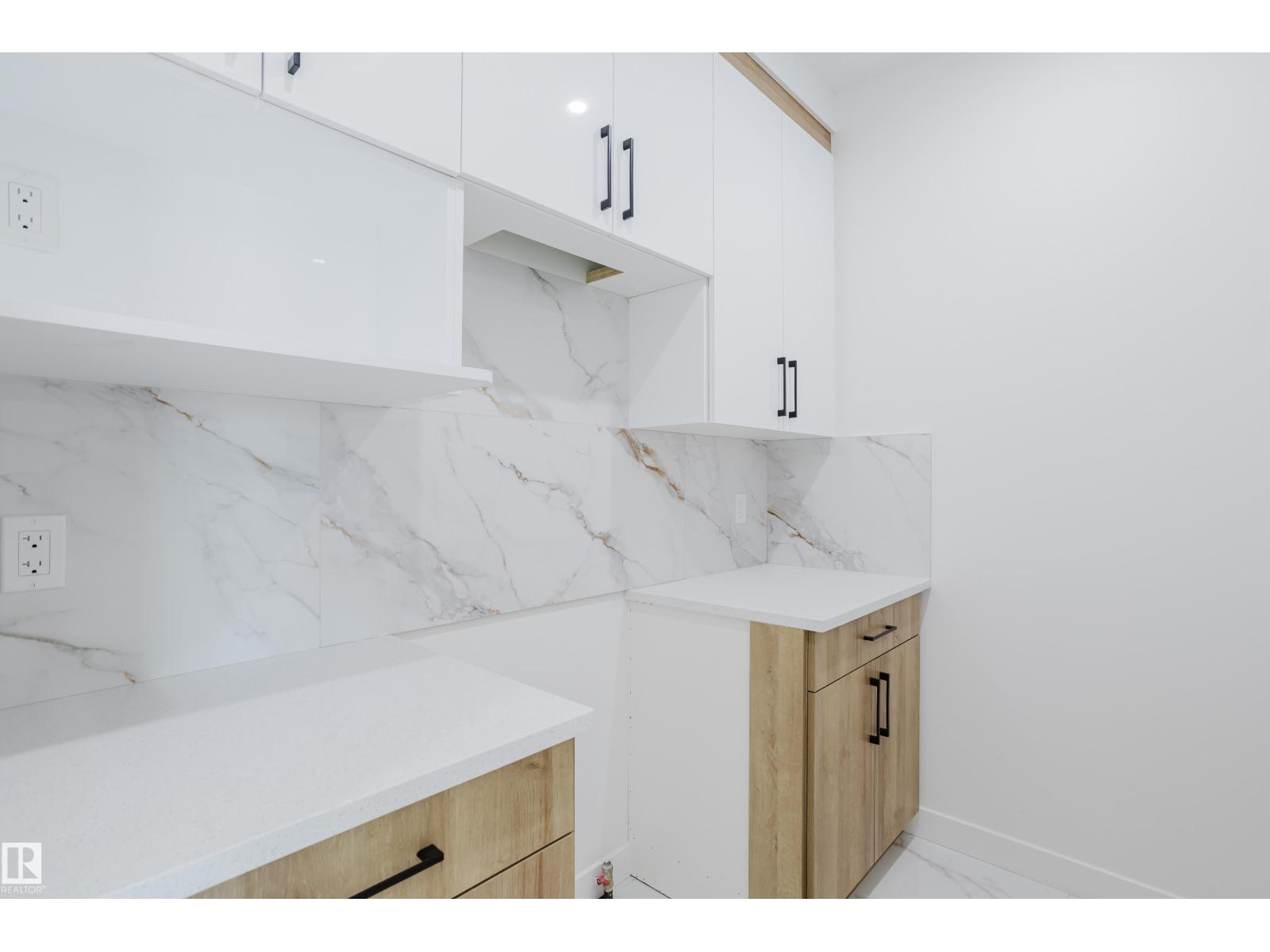 Photo 8 of 924 15 Av Nw, Edmonton AB