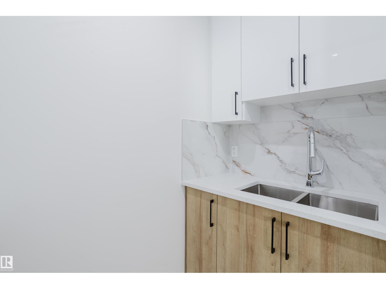 Photo 9 of 924 15 Av Nw, Edmonton AB
