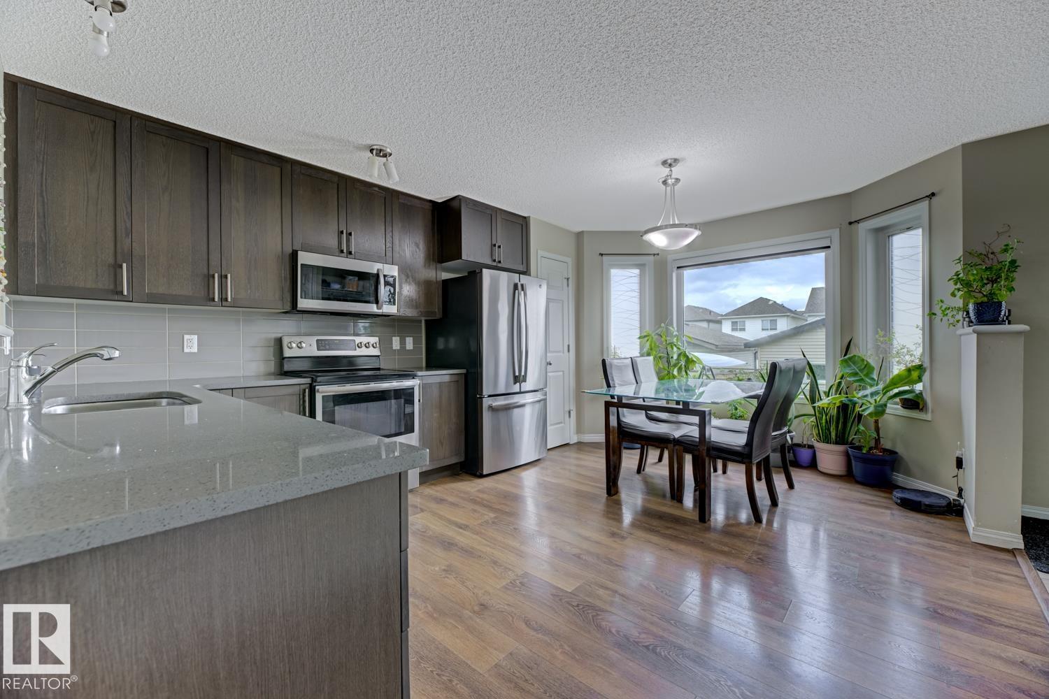 Photo 10 of 754 Eagleson Cr Nw, Edmonton AB