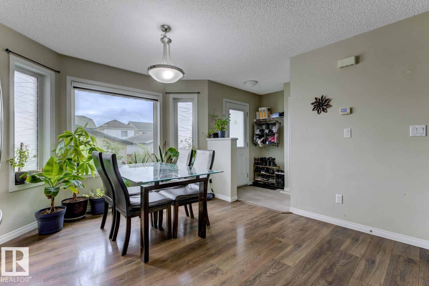 Photo 13 of 754 Eagleson Cr Nw, Edmonton AB