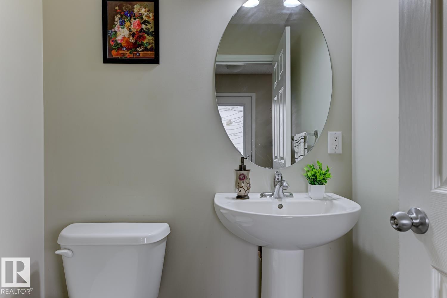 Photo 15 of 754 Eagleson Cr Nw, Edmonton AB