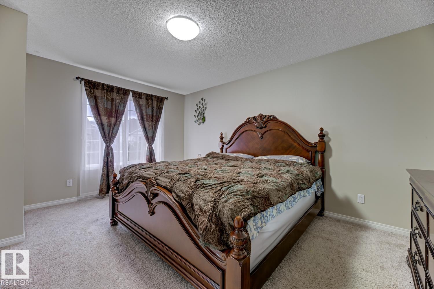 Photo 17 of 754 Eagleson Cr Nw, Edmonton AB