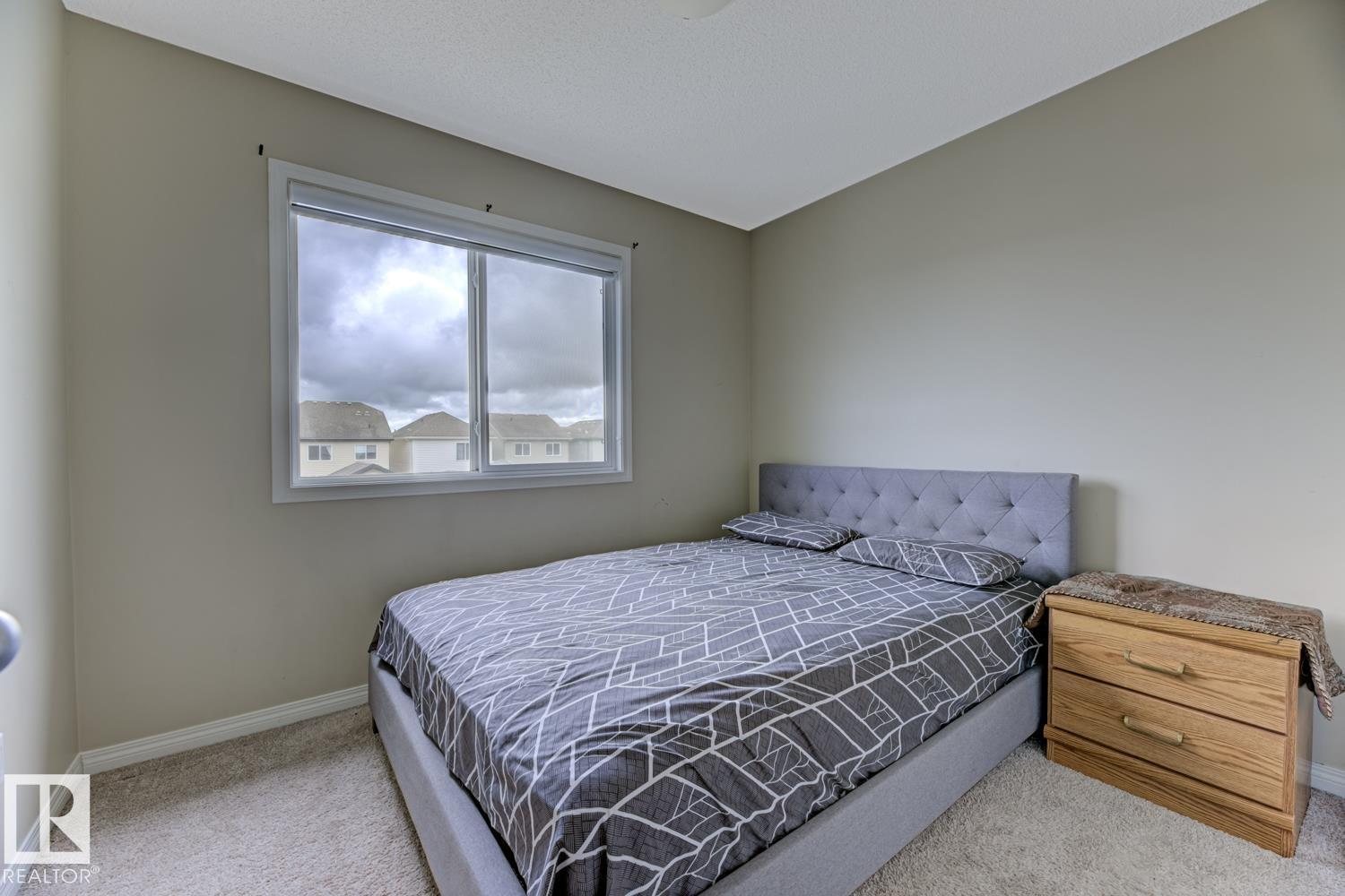 Photo 23 of 754 Eagleson Cr Nw, Edmonton AB