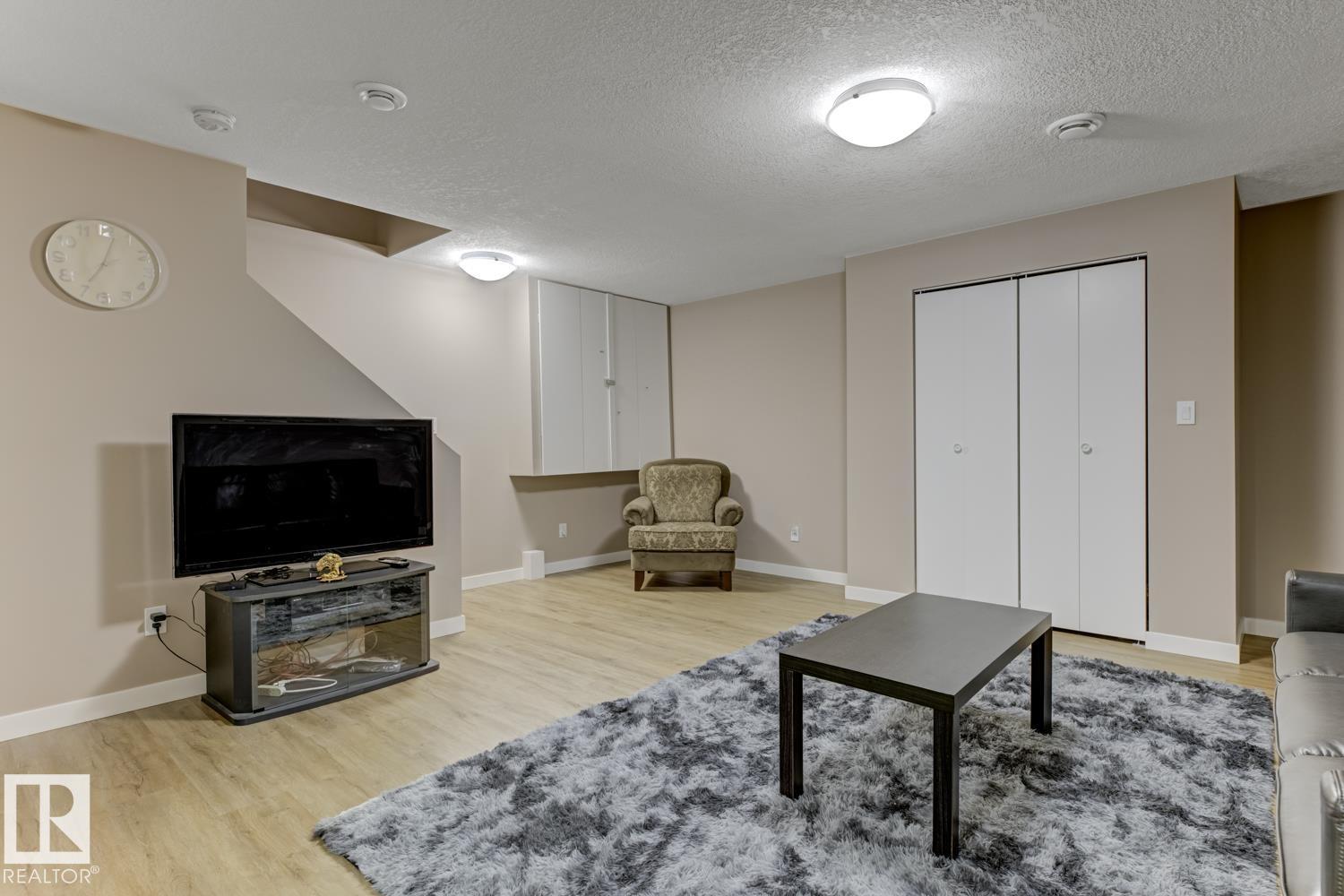 Photo 26 of 754 Eagleson Cr Nw, Edmonton AB