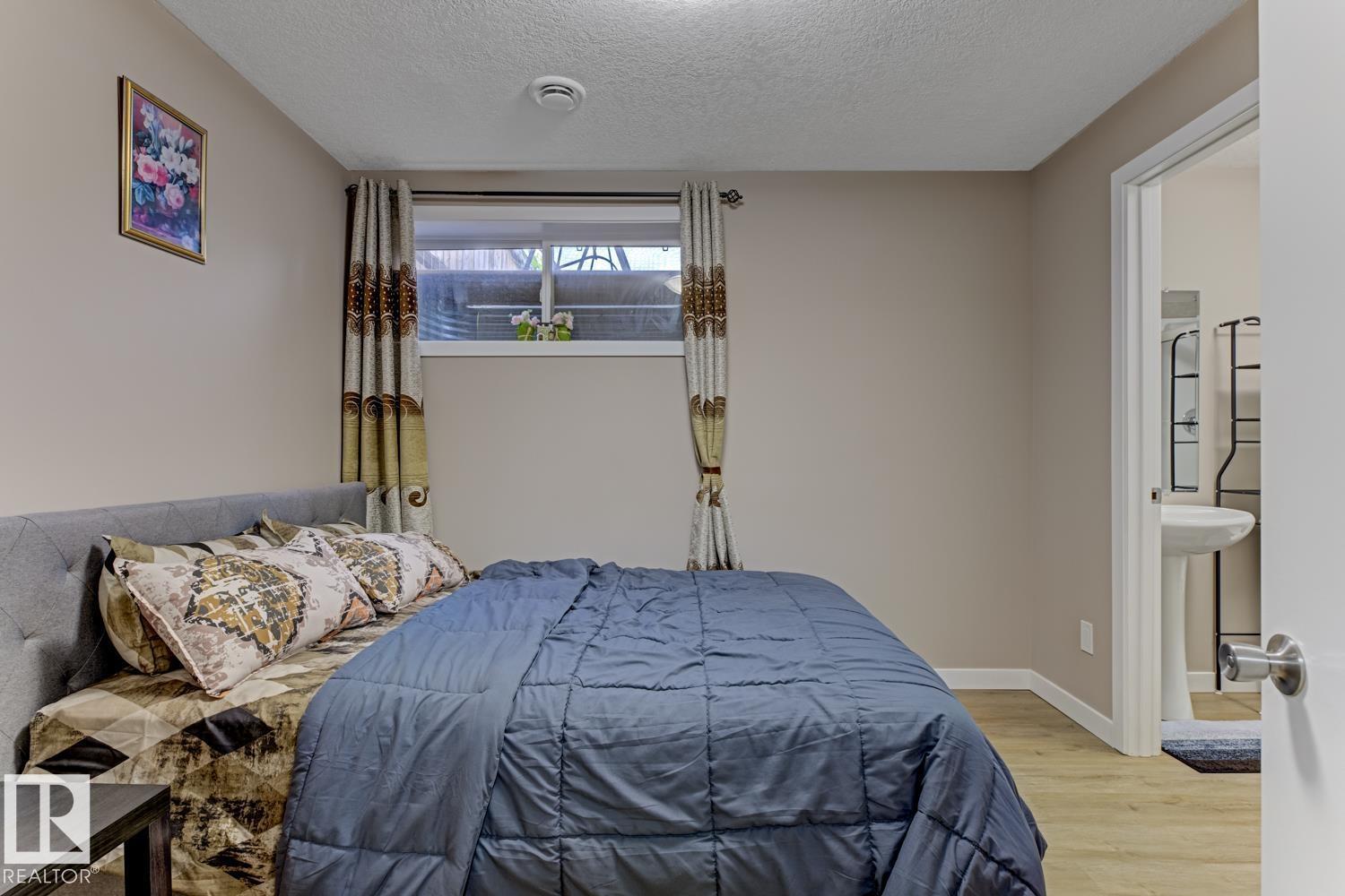 Photo 27 of 754 Eagleson Cr Nw, Edmonton AB