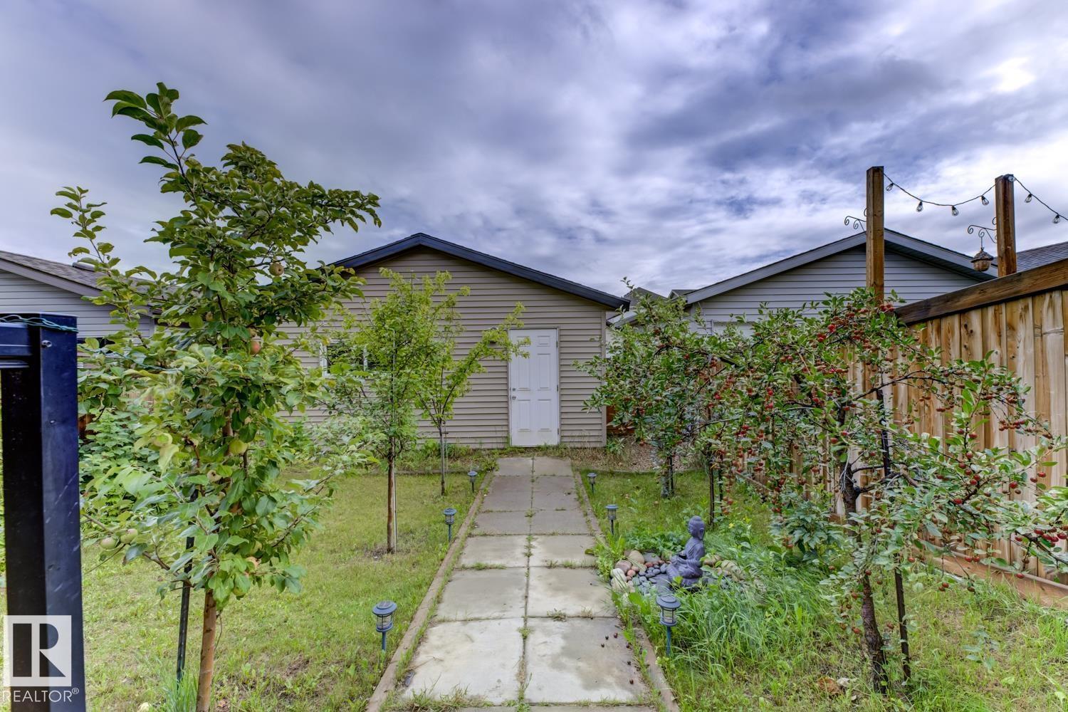 Photo 29 of 754 Eagleson Cr Nw, Edmonton AB