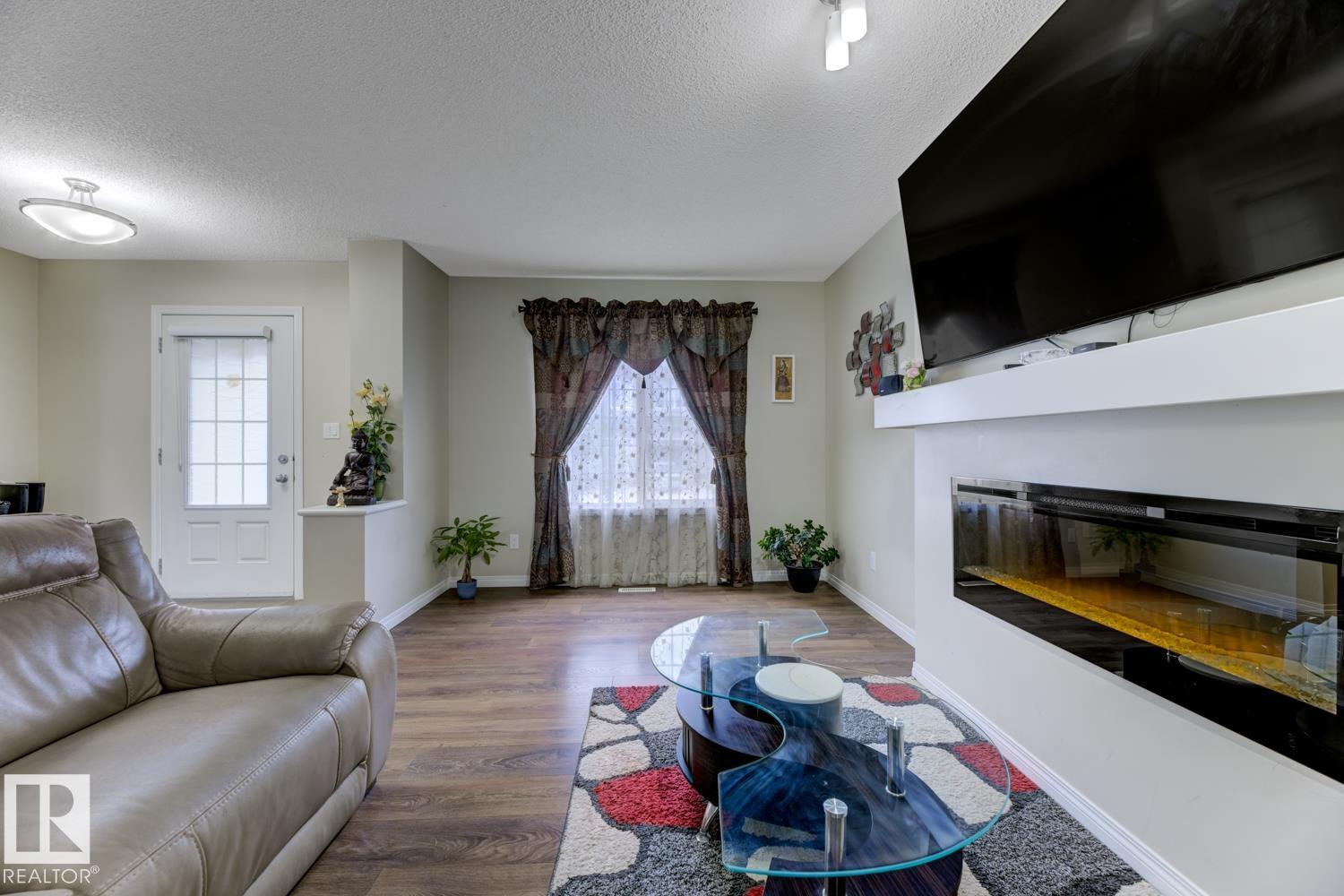 Photo 7 of 754 Eagleson Cr Nw, Edmonton AB