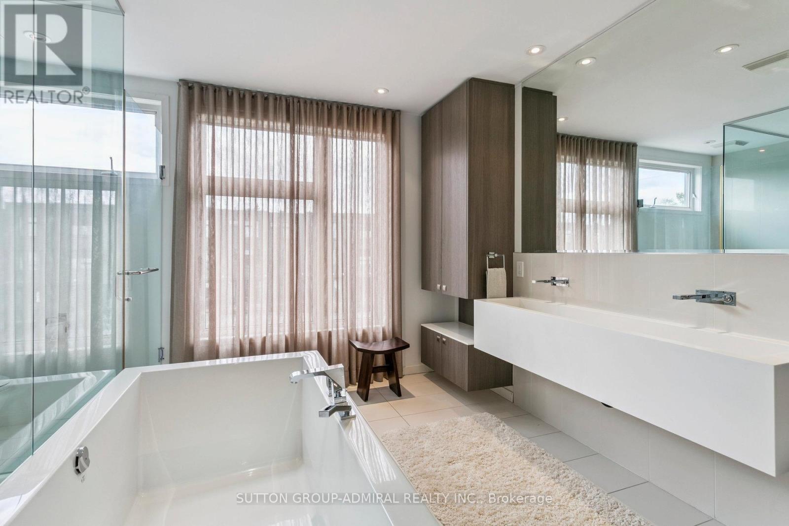 Photo 23 of 492 Shaw Street, Toronto ON