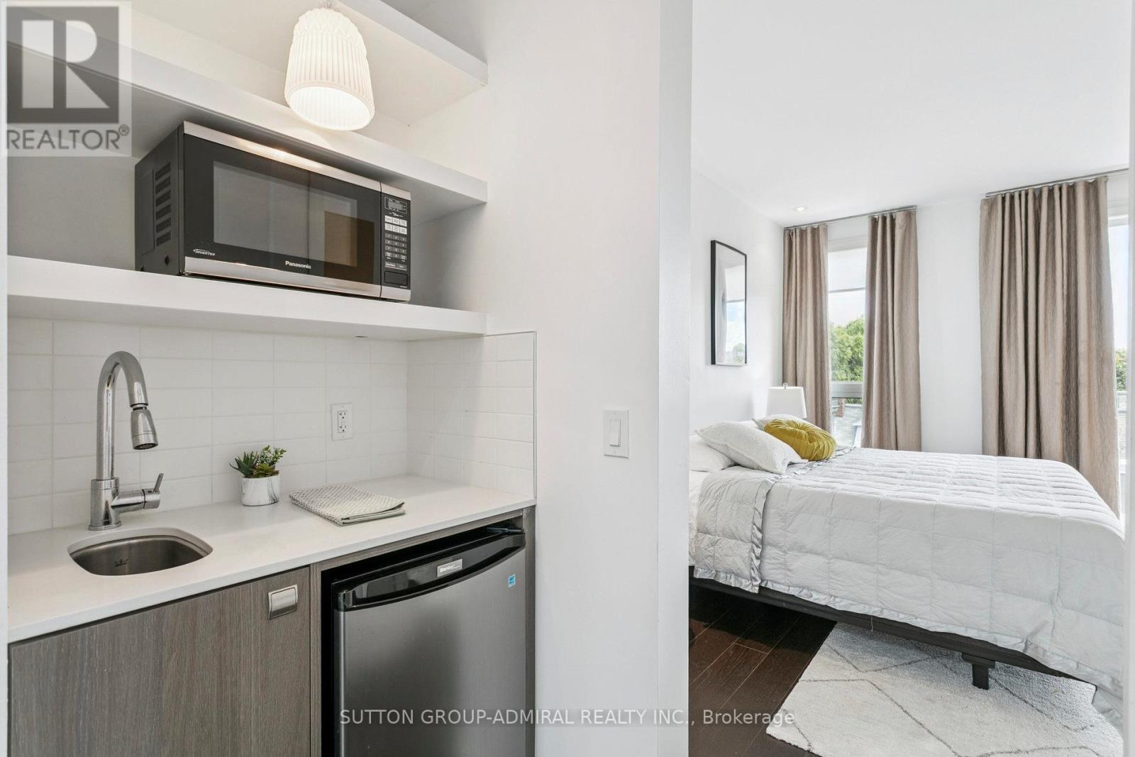 Photo 24 of 492 Shaw Street, Toronto ON