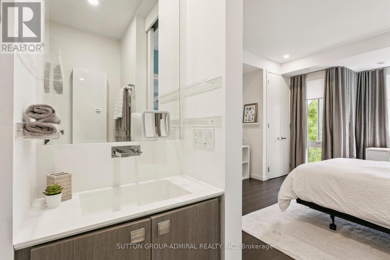 Photo 27 of 492 Shaw Street, Toronto ON