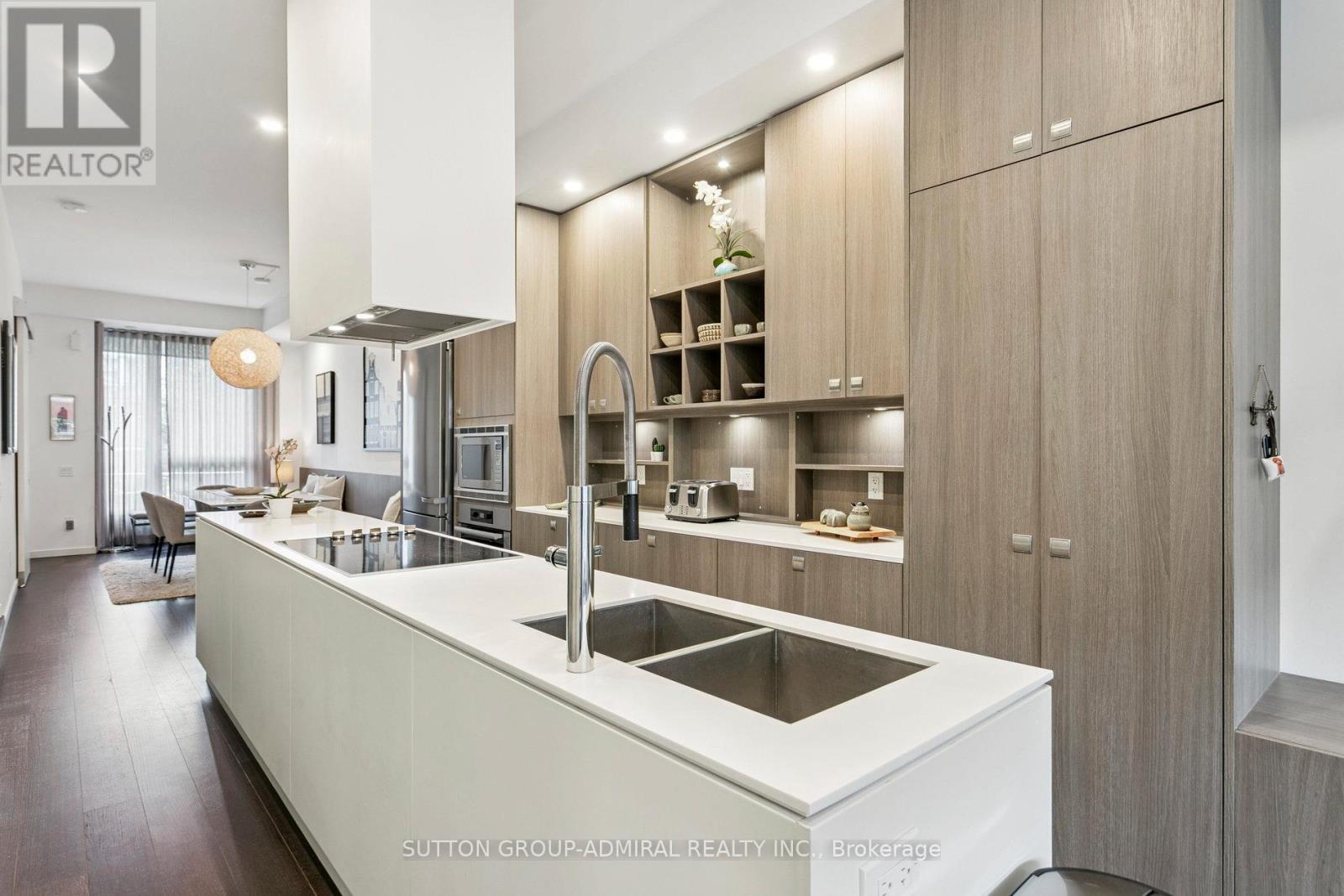 Photo 3 of 492 Shaw Street, Toronto ON