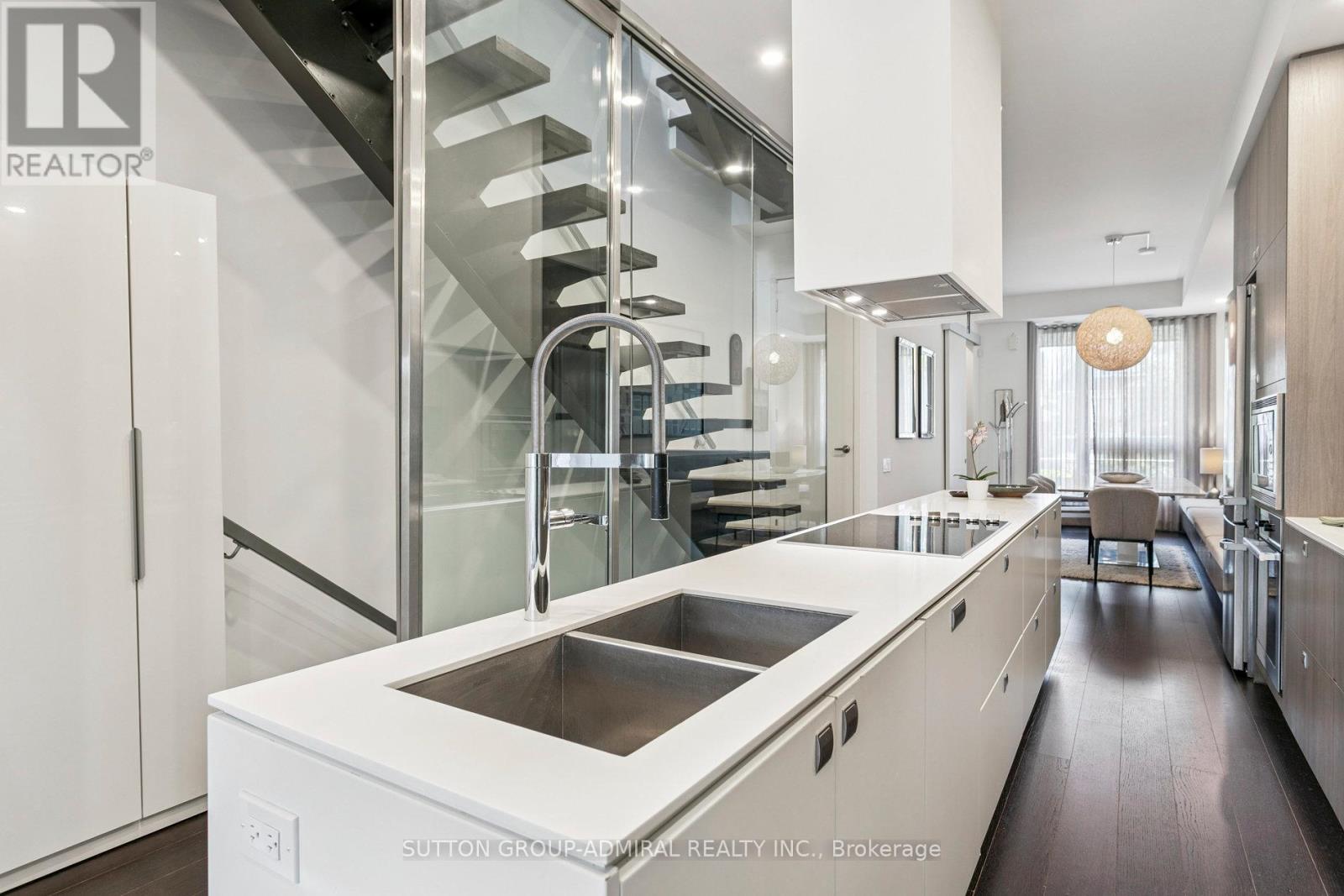 Photo 6 of 492 Shaw Street, Toronto ON