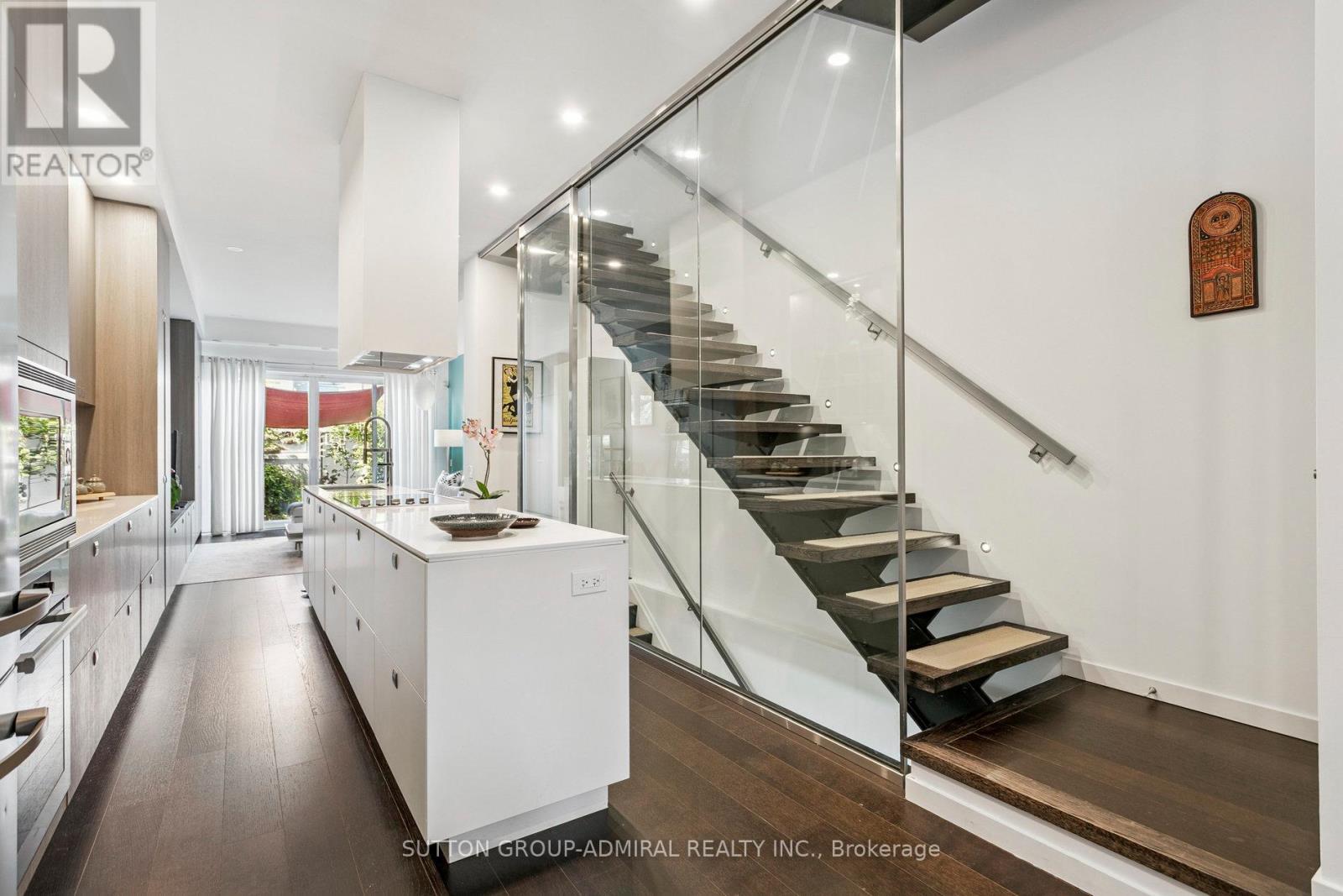 Photo 7 of 492 Shaw Street, Toronto ON