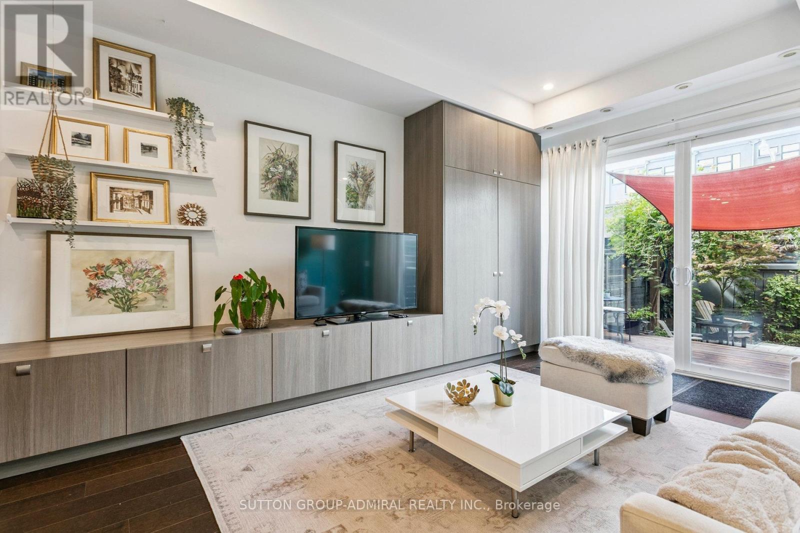 Photo 8 of 492 Shaw Street, Toronto ON