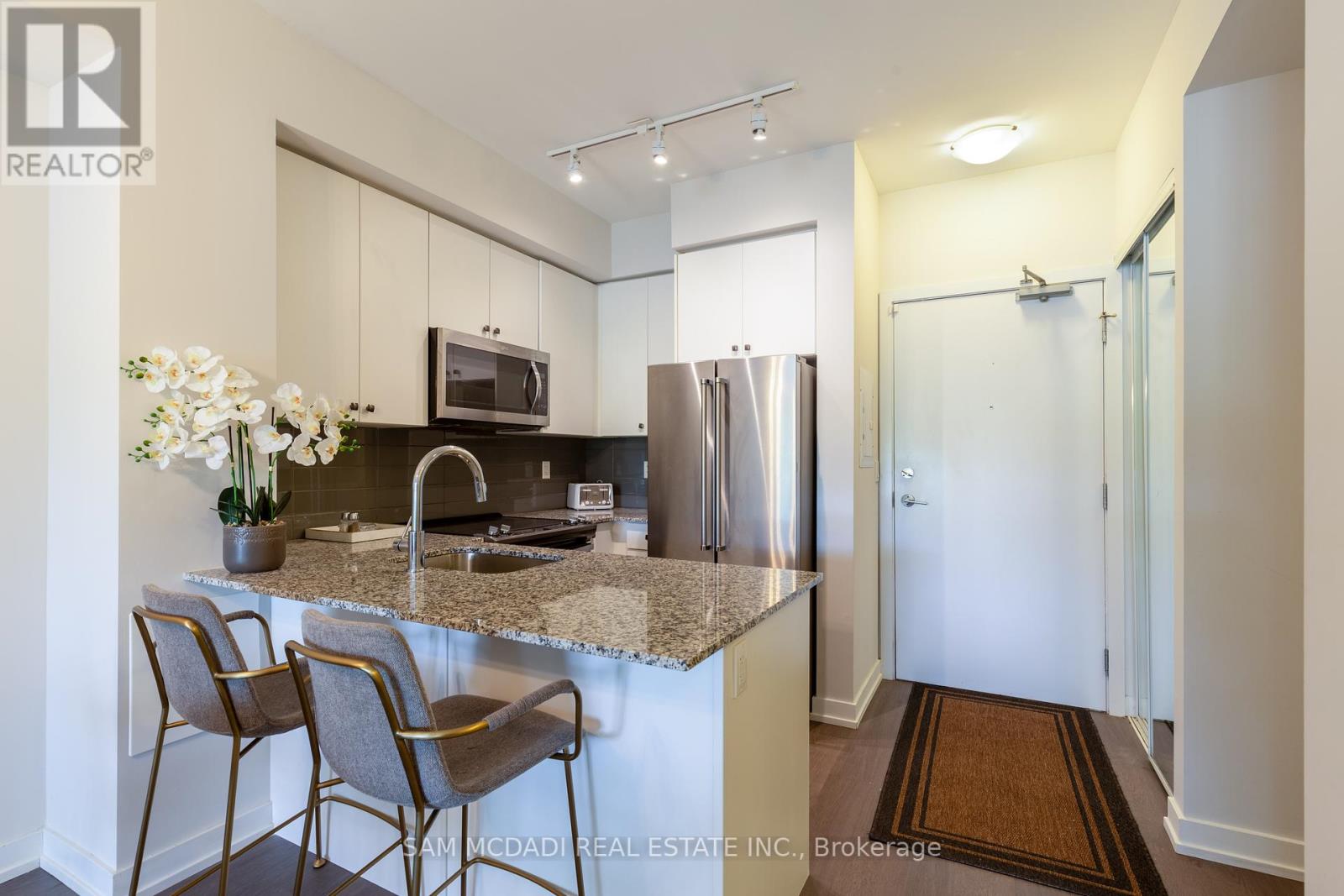 Photo 10 of 114 555 William Graham Drive, Aurora ON