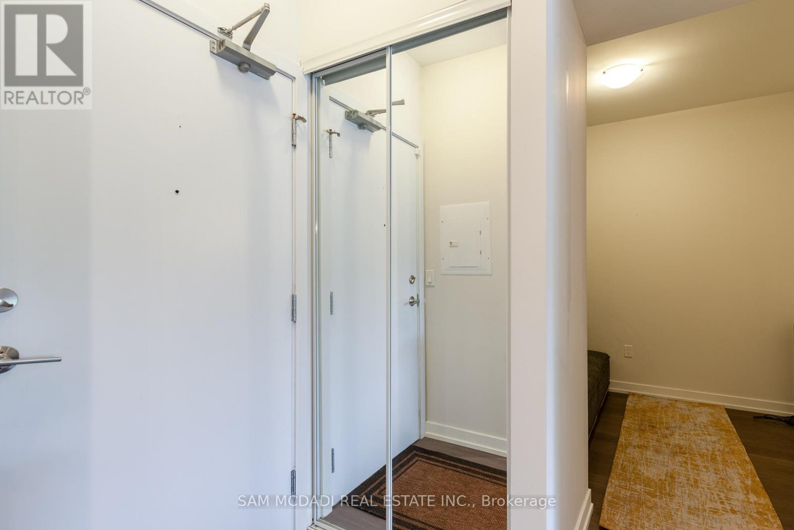 Photo 11 of 114 555 William Graham Drive, Aurora ON