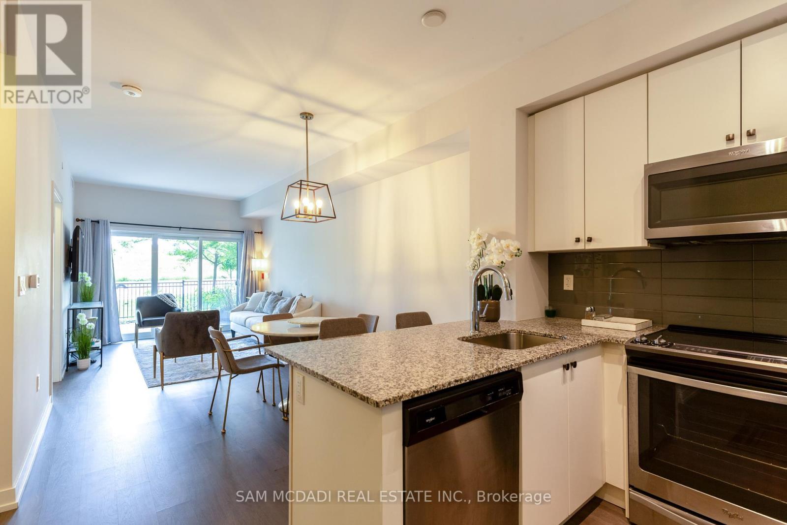 Photo 12 of 114 555 William Graham Drive, Aurora ON