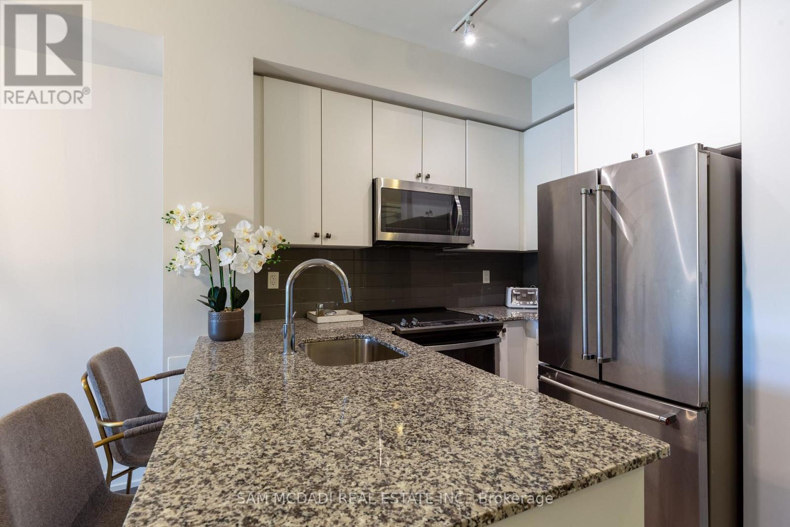 Photo 13 of 114 555 William Graham Drive, Aurora ON